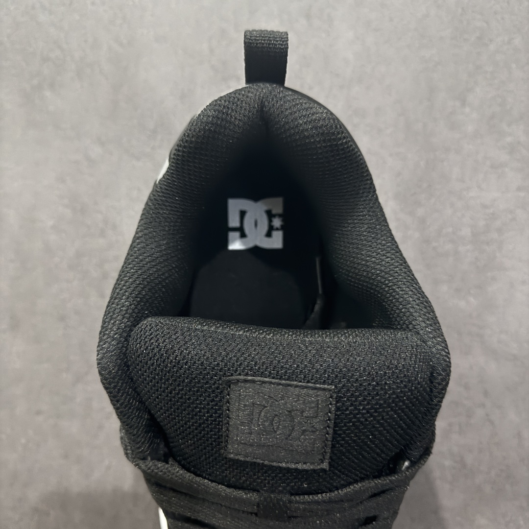 图片[7]-【公司级】街头装品牌 DCSHOECOUSA时尚鞋子男女鞋休闲板鞋低帮圆头百搭 琉凤大底耐磨滑板鞋皮质运动舒适BMX板鞋DC 鞋型经典百搭，低帮系带设计，皮革鞋面，装饰品牌字母LOGO，橡胶鞋底，防滑耐磨轻便，脚感舒适，时髦百搭。 DC/DCShoes就是DCSHOECOUSA，DC Shoes是美国滑板品牌，是很潮的运动品牌。此次 DCSHOES 续写 CBGB 的传奇故事，从 CBGB 中汲取创意灵感融入到产品设计之中，采用具有浓厚街头文化气息的特殊图案传递品牌理念，备受街头爱好者及潮流青年的青睐，品牌粉丝遍布全球。随着极限运动热潮在中国愈演愈烈，如今 DCSHOES 正式重回中国市场，致力为中国的极限运动与街头文化赋予全新生命力。 尺码：36-45-选品中心