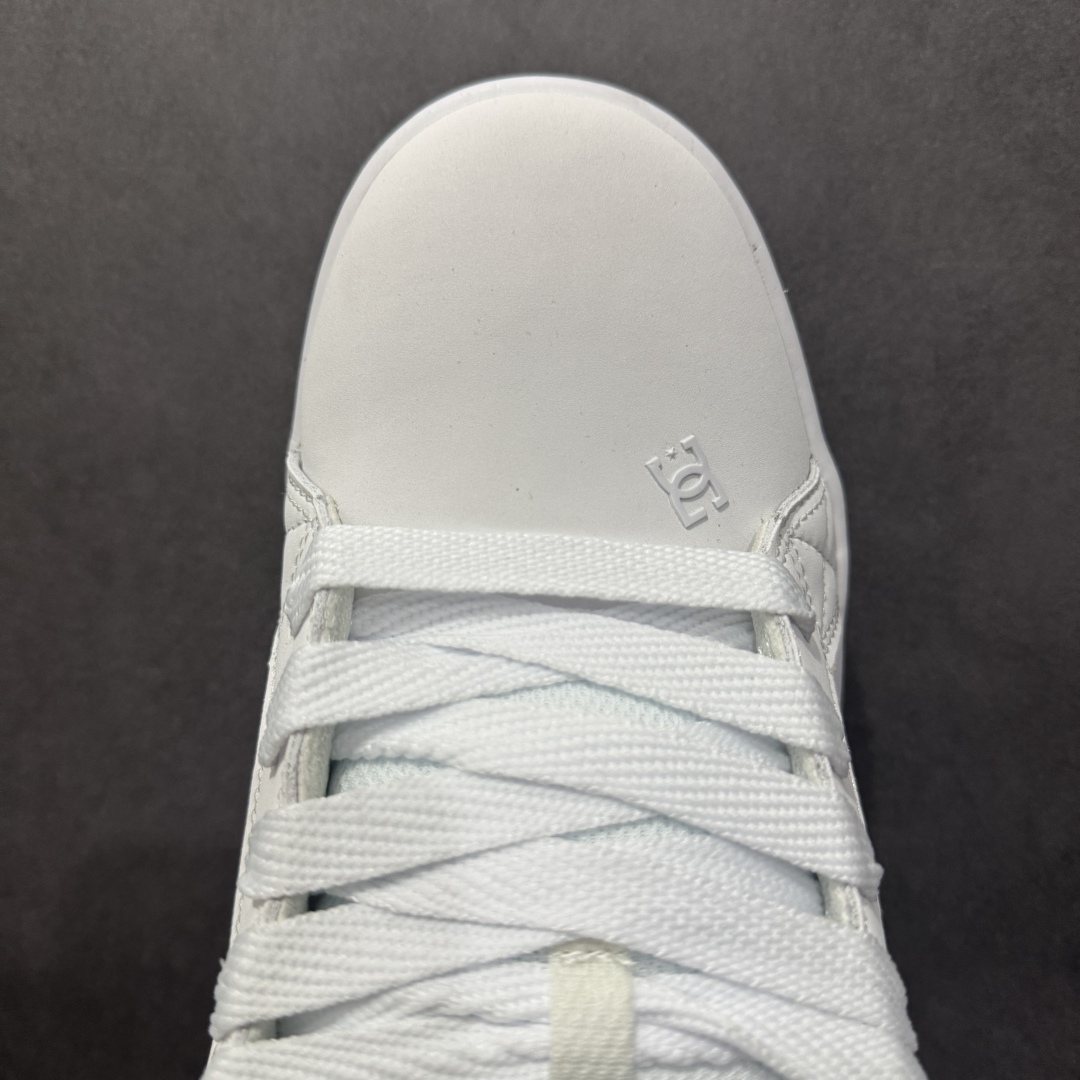 图片[8]-【公司级】街头装品牌 DCSHOECOUSA时尚鞋子男女鞋休闲板鞋低帮圆头百搭 琉凤大底耐磨滑板鞋皮质运动舒适BMX板鞋DC 鞋型经典百搭，低帮系带设计，皮革鞋面，装饰品牌字母LOGO，橡胶鞋底，防滑耐磨轻便，脚感舒适，时髦百搭。 DC/DCShoes就是DCSHOECOUSA，DC Shoes是美国滑板品牌，是很潮的运动品牌。此次 DCSHOES 续写 CBGB 的传奇故事，从 CBGB 中汲取创意灵感融入到产品设计之中，采用具有浓厚街头文化气息的特殊图案传递品牌理念，备受街头爱好者及潮流青年的青睐，品牌粉丝遍布全球。随着极限运动热潮在中国愈演愈烈，如今 DCSHOES 正式重回中国市场，致力为中国的极限运动与街头文化赋予全新生命力。 尺码：36-45-选品中心