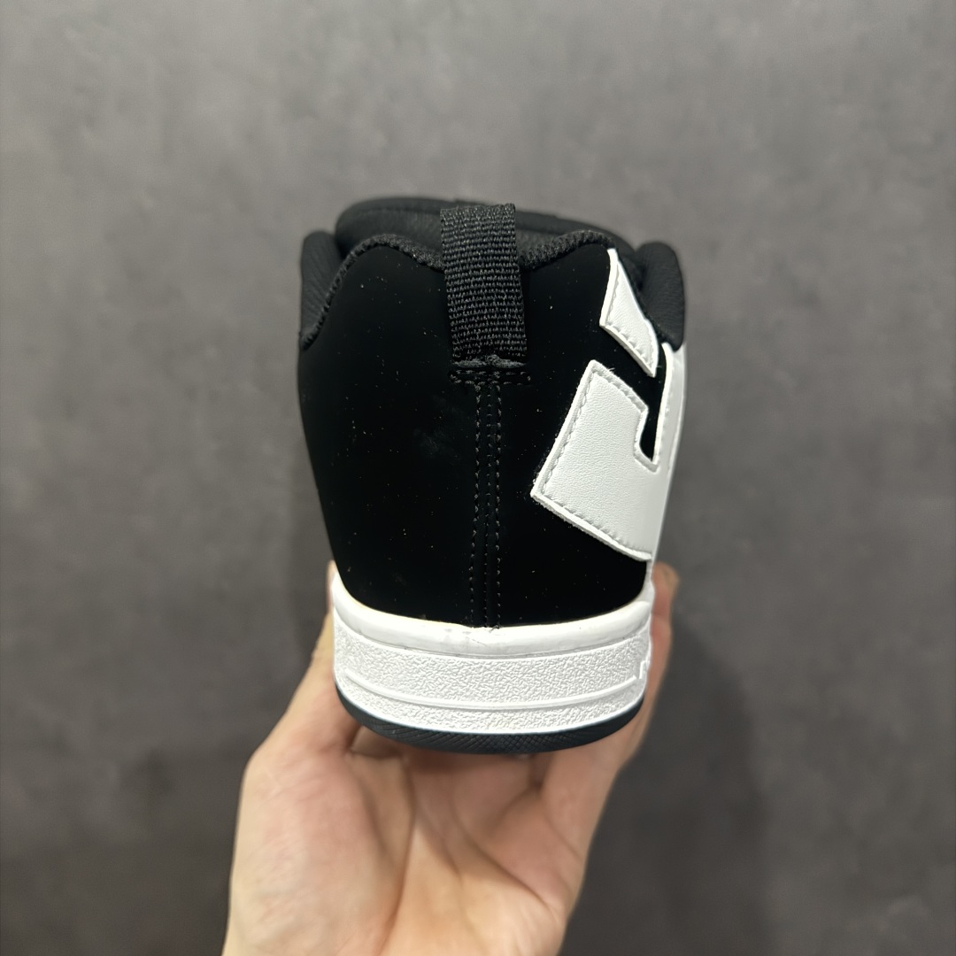 图片[4]-【公司级】街头装品牌 DCSHOECOUSA时尚鞋子男女鞋休闲板鞋低帮圆头百搭 琉凤大底耐磨滑板鞋皮质运动舒适BMX板鞋DC 鞋型经典百搭，低帮系带设计，皮革鞋面，装饰品牌字母LOGO，橡胶鞋底，防滑耐磨轻便，脚感舒适，时髦百搭。 DC/DCShoes就是DCSHOECOUSA，DC Shoes是美国滑板品牌，是很潮的运动品牌。此次 DCSHOES 续写 CBGB 的传奇故事，从 CBGB 中汲取创意灵感融入到产品设计之中，采用具有浓厚街头文化气息的特殊图案传递品牌理念，备受街头爱好者及潮流青年的青睐，品牌粉丝遍布全球。随着极限运动热潮在中国愈演愈烈，如今 DCSHOES 正式重回中国市场，致力为中国的极限运动与街头文化赋予全新生命力。 尺码：36-45-选品中心