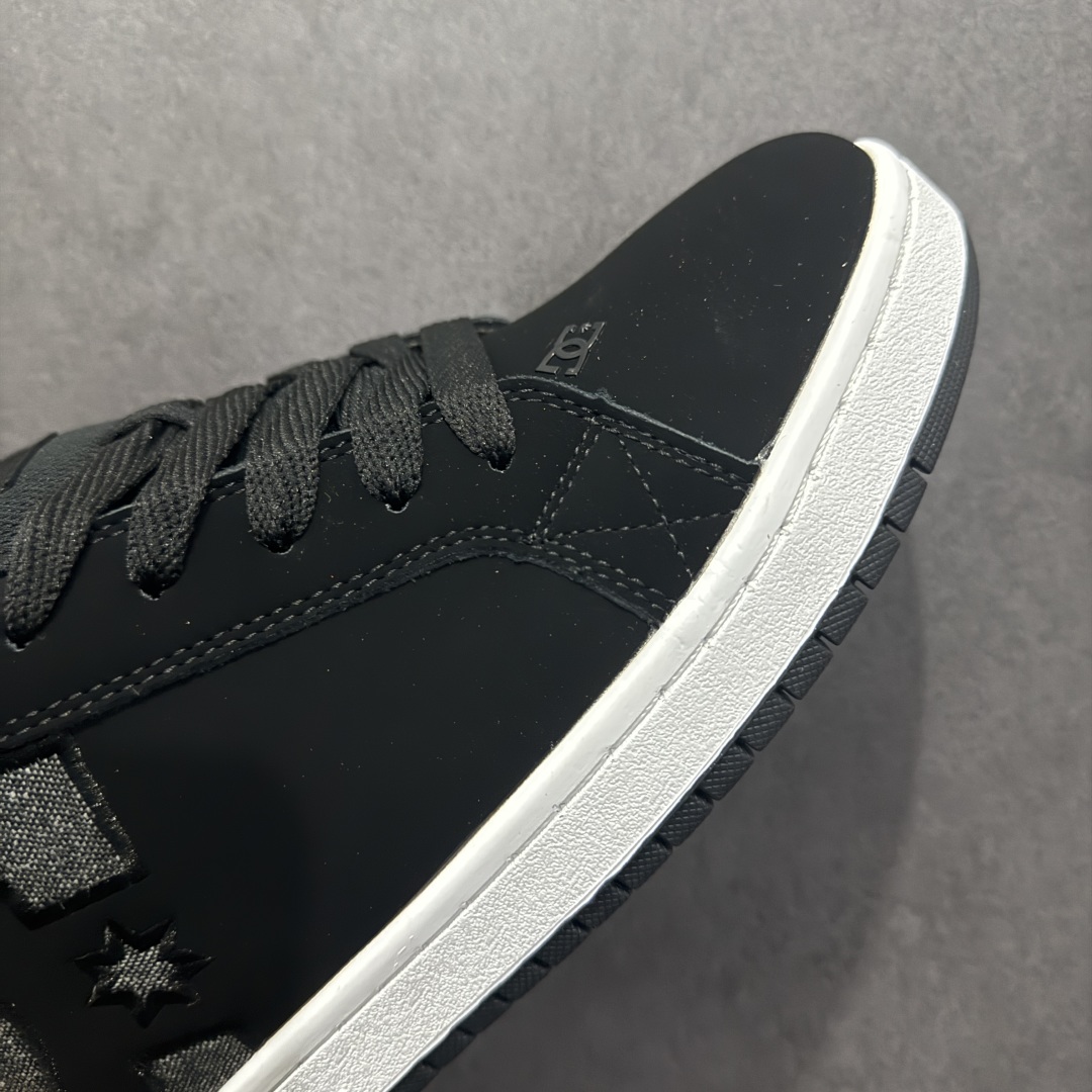 图片[5]-【公司级】街头装品牌 DCSHOECOUSA时尚鞋子男女鞋休闲板鞋低帮圆头百搭 琉凤大底耐磨滑板鞋皮质运动舒适BMX板鞋DC 鞋型经典百搭，低帮系带设计，皮革鞋面，装饰品牌字母LOGO，橡胶鞋底，防滑耐磨轻便，脚感舒适，时髦百搭。 DC/DCShoes就是DCSHOECOUSA，DC Shoes是美国滑板品牌，是很潮的运动品牌。此次 DCSHOES 续写 CBGB 的传奇故事，从 CBGB 中汲取创意灵感融入到产品设计之中，采用具有浓厚街头文化气息的特殊图案传递品牌理念，备受街头爱好者及潮流青年的青睐，品牌粉丝遍布全球。随着极限运动热潮在中国愈演愈烈，如今 DCSHOES 正式重回中国市场，致力为中国的极限运动与街头文化赋予全新生命力。 尺码：36-45-选品中心