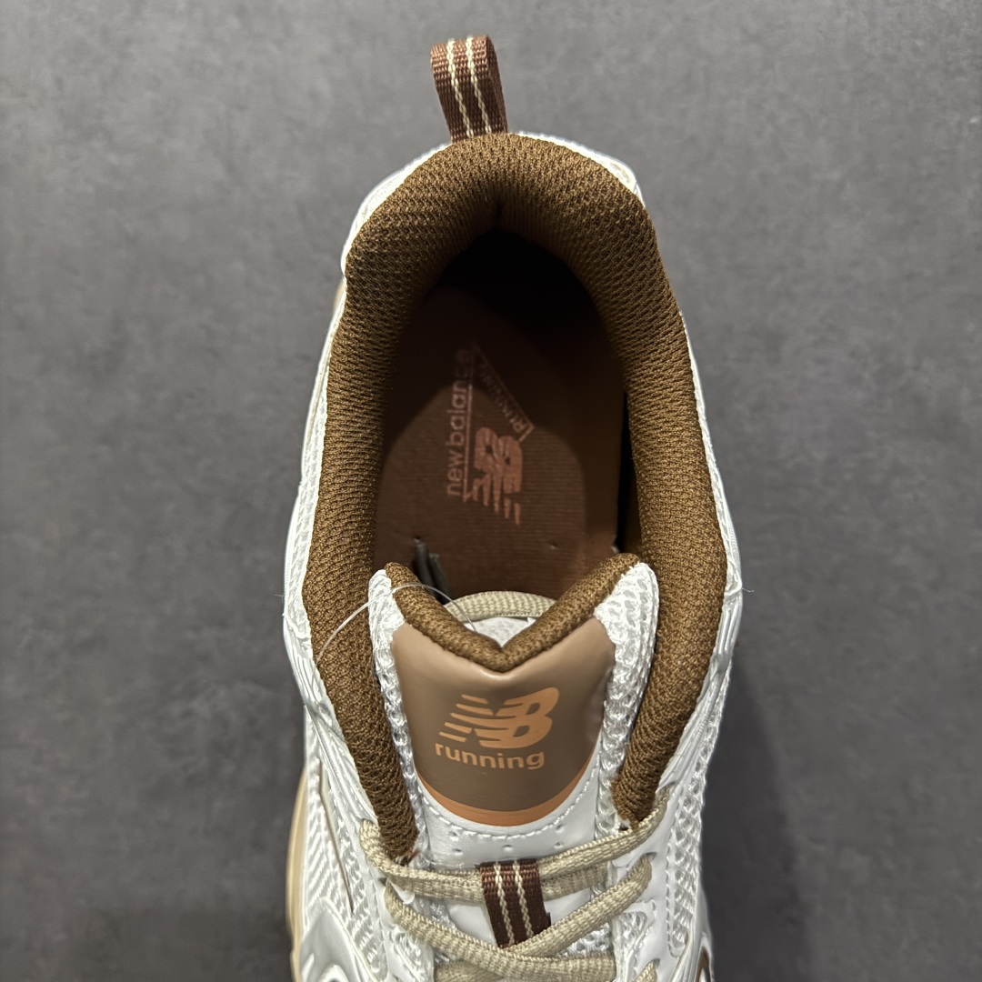 图片[6]-【纯原性价比】New Balance 530 NB530 男女休闲慢跑鞋 MR530NI 大厂出品 所有配色都是原鞋开发 超正版型 超高清洁度和品质 价格更具性价比 实体代购专用订单 配套商长期套现长期补货 全新货品 正常出厂触屏不到的单价 超级跑量款 全套原楦原纸板原厂数据开发 进口三明治网面 原装进口翻毛皮料正确绒感卡色 正确中底拉帮中底网布细节 采用轻质牛剖革拼接透气网眼衬垫织物鞋面材质 T-Beam大底提供足步弓支撑 保持步态稳定 后跟搭载外露缓震胶 鞋身整体以各种深浅不一的灰色覆盖 鞋头以淡蓝色调装饰 网眼衬垫通过不规律的色块实现做旧的美感 泛黄的鞋底更是进一步增添了复古气息 尺码：36 37 37.5 38 38.5 39.5 40 40.5 41.5 42 42.5 43 44 44.5 45-选品中心