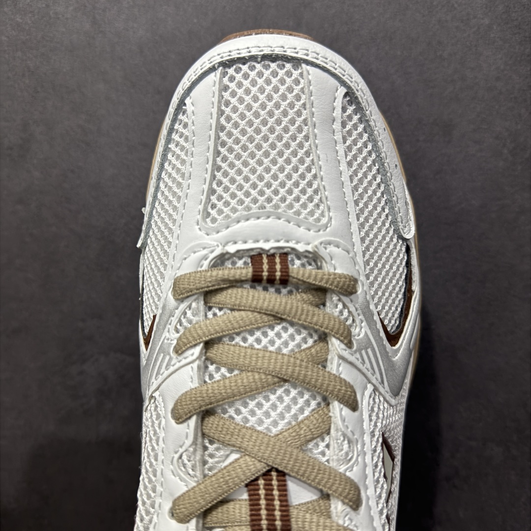 图片[7]-【纯原性价比】New Balance 530 NB530 男女休闲慢跑鞋 MR530NI 大厂出品 所有配色都是原鞋开发 超正版型 超高清洁度和品质 价格更具性价比 实体代购专用订单 配套商长期套现长期补货 全新货品 正常出厂触屏不到的单价 超级跑量款 全套原楦原纸板原厂数据开发 进口三明治网面 原装进口翻毛皮料正确绒感卡色 正确中底拉帮中底网布细节 采用轻质牛剖革拼接透气网眼衬垫织物鞋面材质 T-Beam大底提供足步弓支撑 保持步态稳定 后跟搭载外露缓震胶 鞋身整体以各种深浅不一的灰色覆盖 鞋头以淡蓝色调装饰 网眼衬垫通过不规律的色块实现做旧的美感 泛黄的鞋底更是进一步增添了复古气息 尺码：36 37 37.5 38 38.5 39.5 40 40.5 41.5 42 42.5 43 44 44.5 45-选品中心