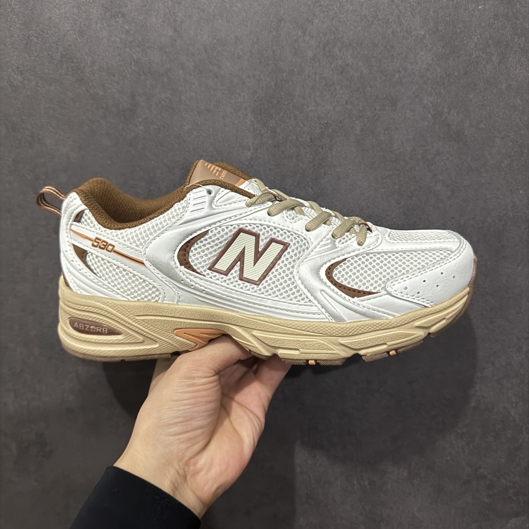 【纯原性价比】New Balance 530 NB530 男女休闲慢跑鞋 MR530NI 大厂出品 所有配色都是原鞋开发 超正版型 超高清洁度和品质 价格更具性价比 实体代购专用订单 配套商长期套现长期补货 全新货品 正常出厂触屏不到的单价 超级跑量款 全套原楦原纸板原厂数据开发 进口三明治网面 原装进口翻毛皮料正确绒感卡色 正确中底拉帮中底网布细节 采用轻质牛剖革拼接透气网眼衬垫织物鞋面材质 T-Beam大底提供足步弓支撑 保持步态稳定 后跟搭载外露缓震胶 鞋身整体以各种深浅不一的灰色覆盖 鞋头以淡蓝色调装饰 网眼衬垫通过不规律的色块实现做旧的美感 泛黄的鞋底更是进一步增添了复古气息 尺码:36 37 37.5 38 38.5 39.5 40 40.5 41.5 42 42.5 43 44 44.5 45-选品中心