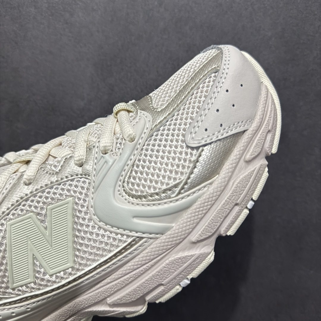 图片[5]-【纯原性价比】New Balance 530 NB530 男女休闲慢跑鞋 MR530AA1 大厂出品 所有配色都是原鞋开发 超正版型 超高清洁度和品质 价格更具性价比 实体代购专用订单 配套商长期套现长期补货 全新货品 正常出厂触屏不到的单价 超级跑量款 全套原楦原纸板原厂数据开发 进口三明治网面 原装进口翻毛皮料正确绒感卡色 正确中底拉帮中底网布细节 采用轻质牛剖革拼接透气网眼衬垫织物鞋面材质 T-Beam大底提供足步弓支撑 保持步态稳定 后跟搭载外露缓震胶 鞋身整体以各种深浅不一的灰色覆盖 鞋头以淡蓝色调装饰 网眼衬垫通过不规律的色块实现做旧的美感 泛黄的鞋底更是进一步增添了复古气息 尺码：36 37 37.5 38 38.5 39.5 40 40.5 41.5 42 42.5 43 44 44.5 45-选品中心