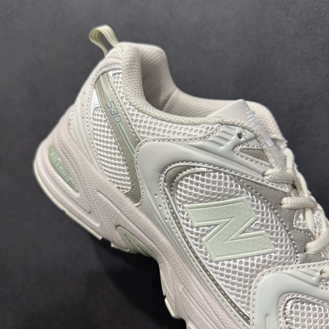 图片[6]-【纯原性价比】New Balance 530 NB530 男女休闲慢跑鞋 MR530AA1 大厂出品 所有配色都是原鞋开发 超正版型 超高清洁度和品质 价格更具性价比 实体代购专用订单 配套商长期套现长期补货 全新货品 正常出厂触屏不到的单价 超级跑量款 全套原楦原纸板原厂数据开发 进口三明治网面 原装进口翻毛皮料正确绒感卡色 正确中底拉帮中底网布细节 采用轻质牛剖革拼接透气网眼衬垫织物鞋面材质 T-Beam大底提供足步弓支撑 保持步态稳定 后跟搭载外露缓震胶 鞋身整体以各种深浅不一的灰色覆盖 鞋头以淡蓝色调装饰 网眼衬垫通过不规律的色块实现做旧的美感 泛黄的鞋底更是进一步增添了复古气息 尺码：36 37 37.5 38 38.5 39.5 40 40.5 41.5 42 42.5 43 44 44.5 45-选品中心