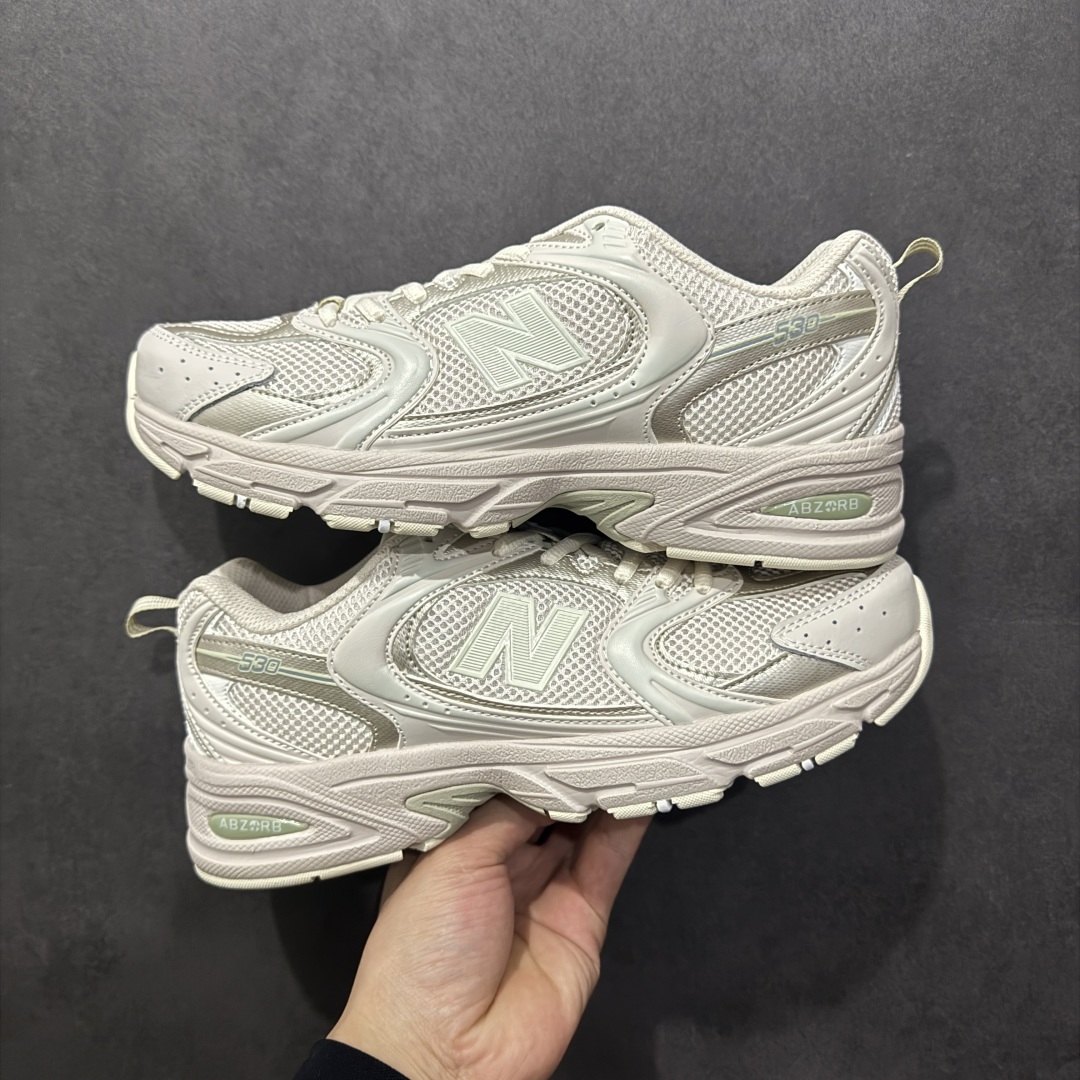 图片[23]-【纯原性价比】New Balance 530 NB530 男女休闲慢跑鞋 MR530FW1 大厂出品 所有配色都是原鞋开发 超正版型 超高清洁度和品质 价格更具性价比 实体代购专用订单 配套商长期套现长期补货 全新货品 正常出厂触屏不到的单价 超级跑量款 全套原楦原纸板原厂数据开发 进口三明治网面 原装进口翻毛皮料正确绒感卡色 正确中底拉帮中底网布细节 采用轻质牛剖革拼接透气网眼衬垫织物鞋面材质 T-Beam大底提供足步弓支撑 保持步态稳定 后跟搭载外露缓震胶 鞋身整体以各种深浅不一的灰色覆盖 鞋头以淡蓝色调装饰 网眼衬垫通过不规律的色块实现做旧的美感 泛黄的鞋底更是进一步增添了复古气息 尺码：36 37 37.5 38 38.5 39.5 40 40.5 41.5 42 42.5 43 44 44.5 45-选品中心