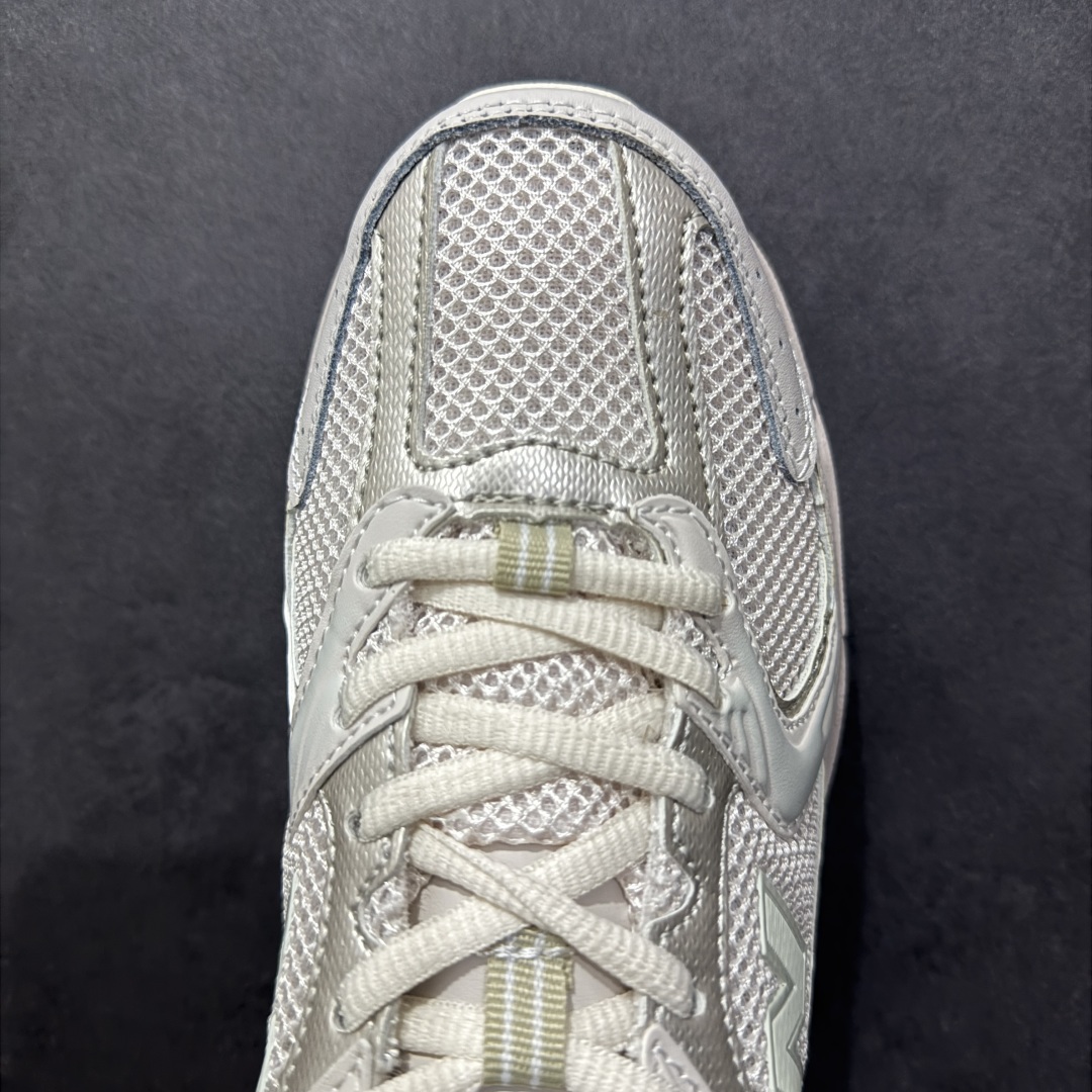 图片[8]-【纯原性价比】New Balance 530 NB530 男女休闲慢跑鞋 MR530AA1 大厂出品 所有配色都是原鞋开发 超正版型 超高清洁度和品质 价格更具性价比 实体代购专用订单 配套商长期套现长期补货 全新货品 正常出厂触屏不到的单价 超级跑量款 全套原楦原纸板原厂数据开发 进口三明治网面 原装进口翻毛皮料正确绒感卡色 正确中底拉帮中底网布细节 采用轻质牛剖革拼接透气网眼衬垫织物鞋面材质 T-Beam大底提供足步弓支撑 保持步态稳定 后跟搭载外露缓震胶 鞋身整体以各种深浅不一的灰色覆盖 鞋头以淡蓝色调装饰 网眼衬垫通过不规律的色块实现做旧的美感 泛黄的鞋底更是进一步增添了复古气息 尺码：36 37 37.5 38 38.5 39.5 40 40.5 41.5 42 42.5 43 44 44.5 45-选品中心