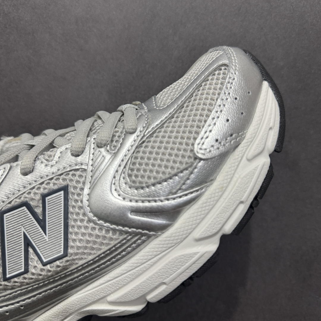 图片[5]-【纯原性价比】New Balance 530 NB530 男女休闲慢跑鞋 MR530LG 大厂出品 所有配色都是原鞋开发 超正版型 超高清洁度和品质 价格更具性价比 实体代购专用订单 配套商长期套现长期补货 全新货品 正常出厂触屏不到的单价 超级跑量款 全套原楦原纸板原厂数据开发 进口三明治网面 原装进口翻毛皮料正确绒感卡色 正确中底拉帮中底网布细节 采用轻质牛剖革拼接透气网眼衬垫织物鞋面材质 T-Beam大底提供足步弓支撑 保持步态稳定 后跟搭载外露缓震胶 鞋身整体以各种深浅不一的灰色覆盖 鞋头以淡蓝色调装饰 网眼衬垫通过不规律的色块实现做旧的美感 泛黄的鞋底更是进一步增添了复古气息 尺码：36 37 37.5 38 38.5 39.5 40 40.5 41.5 42 42.5 43 44 44.5 45-选品中心