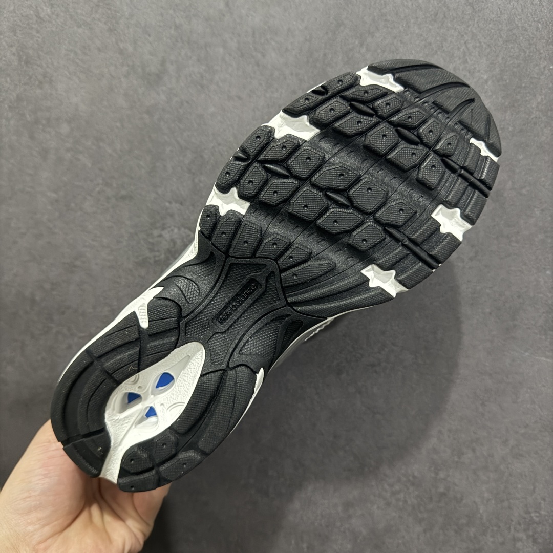 图片[9]-【纯原性价比】New Balance 530 NB530 男女休闲慢跑鞋 MR530LG 大厂出品 所有配色都是原鞋开发 超正版型 超高清洁度和品质 价格更具性价比 实体代购专用订单 配套商长期套现长期补货 全新货品 正常出厂触屏不到的单价 超级跑量款 全套原楦原纸板原厂数据开发 进口三明治网面 原装进口翻毛皮料正确绒感卡色 正确中底拉帮中底网布细节 采用轻质牛剖革拼接透气网眼衬垫织物鞋面材质 T-Beam大底提供足步弓支撑 保持步态稳定 后跟搭载外露缓震胶 鞋身整体以各种深浅不一的灰色覆盖 鞋头以淡蓝色调装饰 网眼衬垫通过不规律的色块实现做旧的美感 泛黄的鞋底更是进一步增添了复古气息 尺码：36 37 37.5 38 38.5 39.5 40 40.5 41.5 42 42.5 43 44 44.5 45-选品中心