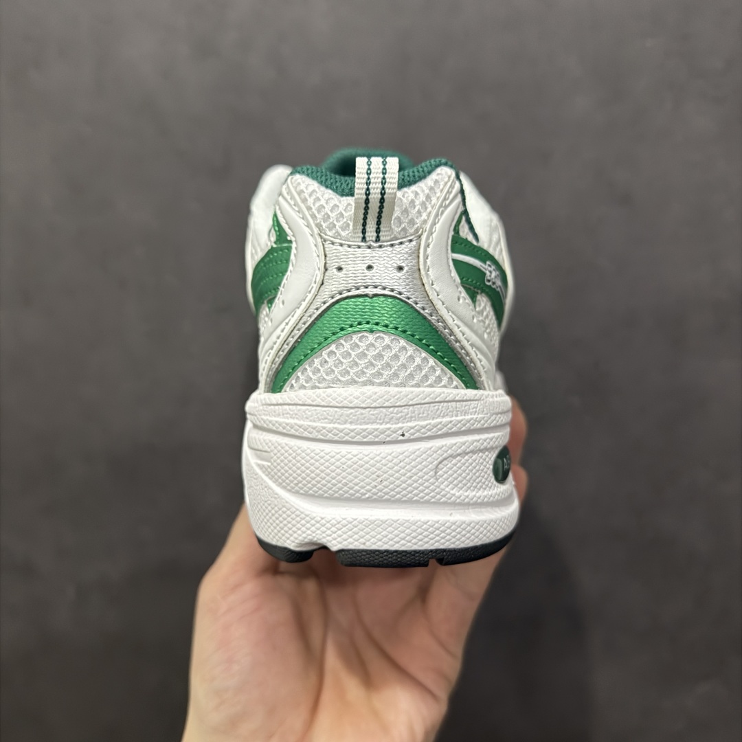 图片[4]-【纯原性价比】New Balance 530 NB530 男女休闲慢跑鞋 MR530ENG 大厂出品 所有配色都是原鞋开发 超正版型 超高清洁度和品质 价格更具性价比 实体代购专用订单 配套商长期套现长期补货 全新货品 正常出厂触屏不到的单价 超级跑量款 全套原楦原纸板原厂数据开发 进口三明治网面 原装进口翻毛皮料正确绒感卡色 正确中底拉帮中底网布细节 采用轻质牛剖革拼接透气网眼衬垫织物鞋面材质 T-Beam大底提供足步弓支撑 保持步态稳定 后跟搭载外露缓震胶 鞋身整体以各种深浅不一的灰色覆盖 鞋头以淡蓝色调装饰 网眼衬垫通过不规律的色块实现做旧的美感 泛黄的鞋底更是进一步增添了复古气息 尺码：36 37 37.5 38 38.5 39.5 40 40.5 41.5 42 42.5 43 44 44.5 45-选品中心