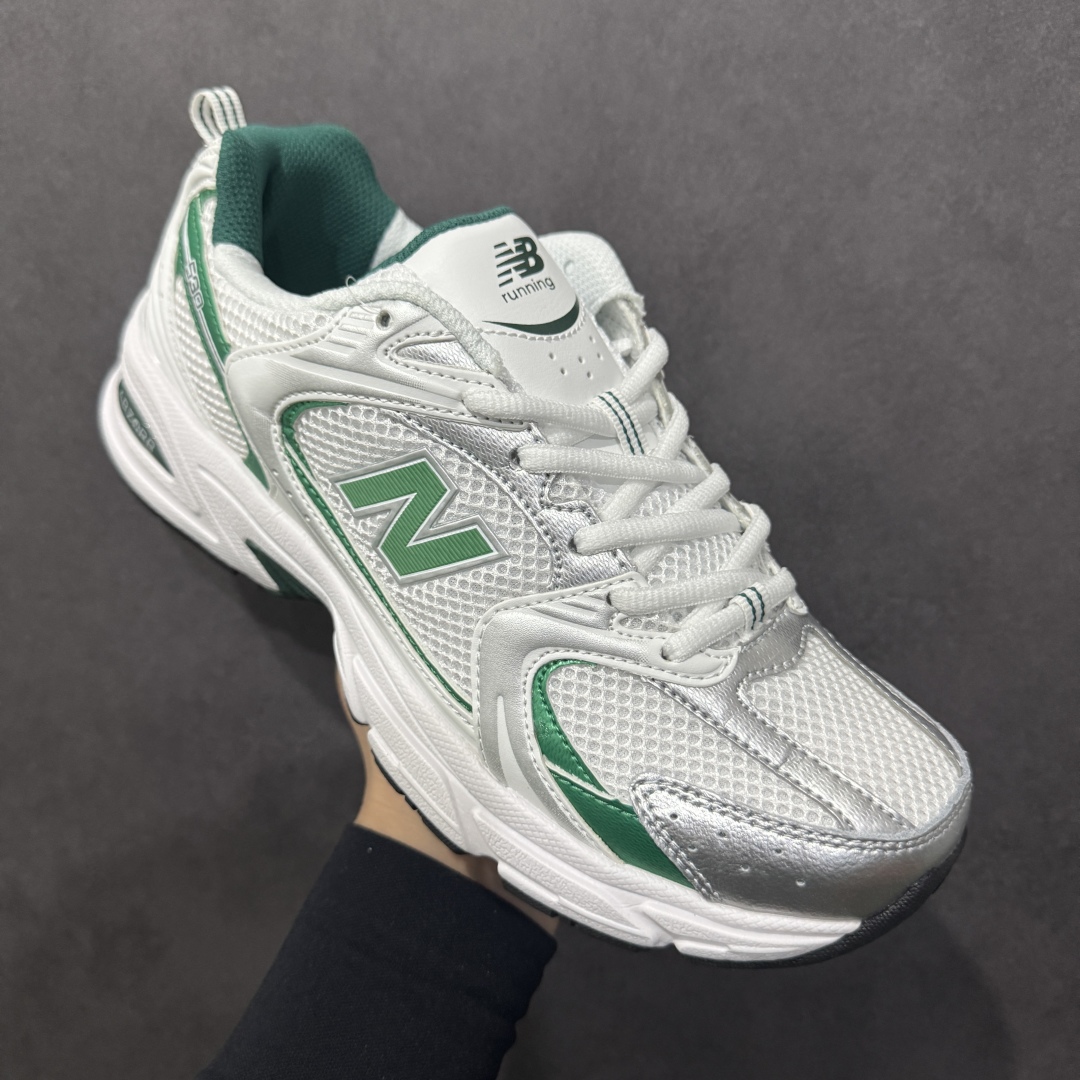 图片[3]-【纯原性价比】New Balance 530 NB530 男女休闲慢跑鞋 MR530ENG 大厂出品 所有配色都是原鞋开发 超正版型 超高清洁度和品质 价格更具性价比 实体代购专用订单 配套商长期套现长期补货 全新货品 正常出厂触屏不到的单价 超级跑量款 全套原楦原纸板原厂数据开发 进口三明治网面 原装进口翻毛皮料正确绒感卡色 正确中底拉帮中底网布细节 采用轻质牛剖革拼接透气网眼衬垫织物鞋面材质 T-Beam大底提供足步弓支撑 保持步态稳定 后跟搭载外露缓震胶 鞋身整体以各种深浅不一的灰色覆盖 鞋头以淡蓝色调装饰 网眼衬垫通过不规律的色块实现做旧的美感 泛黄的鞋底更是进一步增添了复古气息 尺码：36 37 37.5 38 38.5 39.5 40 40.5 41.5 42 42.5 43 44 44.5 45-选品中心