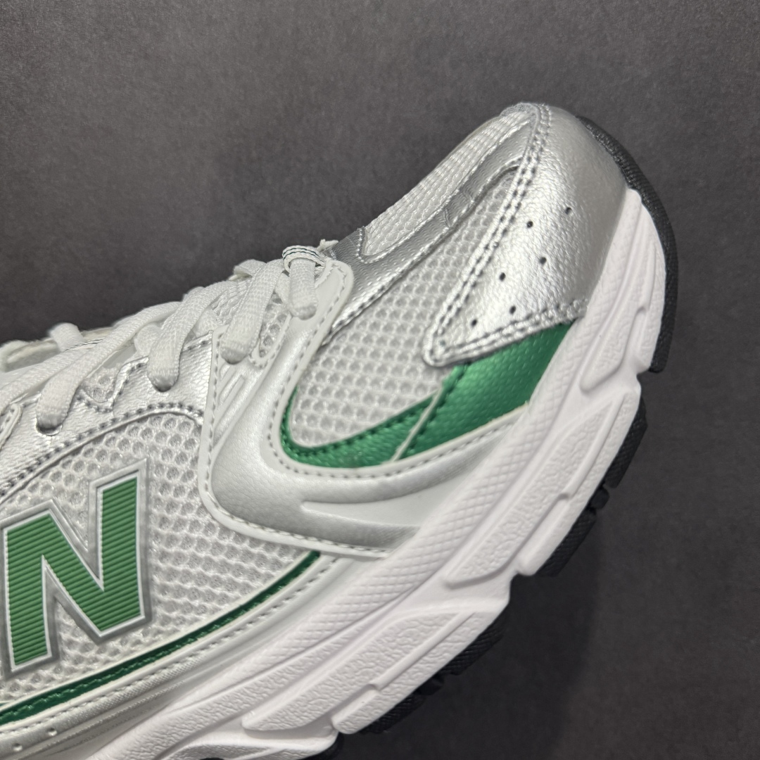 图片[5]-【纯原性价比】New Balance 530 NB530 男女休闲慢跑鞋 MR530ENG 大厂出品 所有配色都是原鞋开发 超正版型 超高清洁度和品质 价格更具性价比 实体代购专用订单 配套商长期套现长期补货 全新货品 正常出厂触屏不到的单价 超级跑量款 全套原楦原纸板原厂数据开发 进口三明治网面 原装进口翻毛皮料正确绒感卡色 正确中底拉帮中底网布细节 采用轻质牛剖革拼接透气网眼衬垫织物鞋面材质 T-Beam大底提供足步弓支撑 保持步态稳定 后跟搭载外露缓震胶 鞋身整体以各种深浅不一的灰色覆盖 鞋头以淡蓝色调装饰 网眼衬垫通过不规律的色块实现做旧的美感 泛黄的鞋底更是进一步增添了复古气息 尺码：36 37 37.5 38 38.5 39.5 40 40.5 41.5 42 42.5 43 44 44.5 45-选品中心