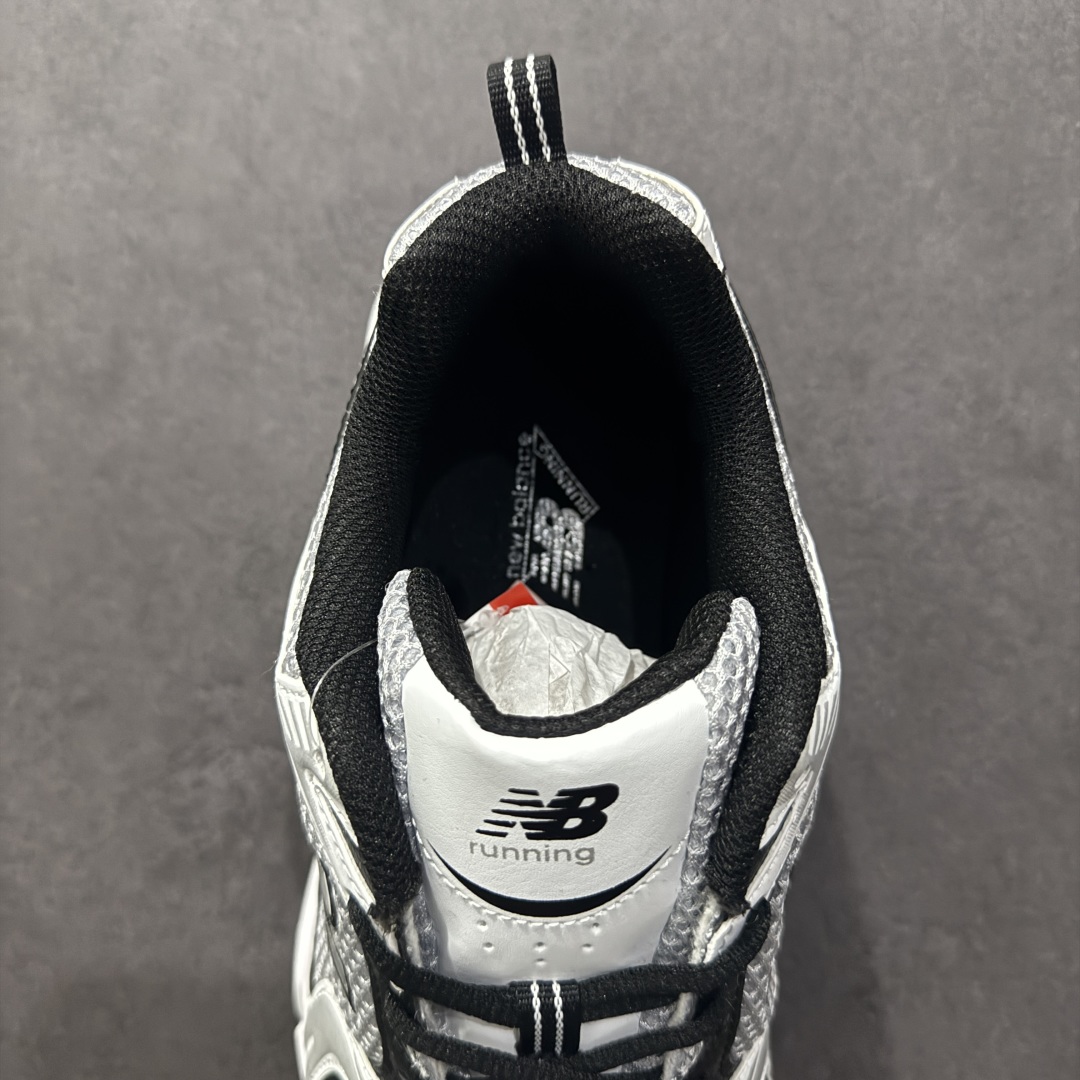 图片[7]-【纯原性价比】New Balance 530 NB530 男女休闲慢跑鞋 MR530USX 大厂出品 所有配色都是原鞋开发 超正版型 超高清洁度和品质 价格更具性价比 实体代购专用订单 配套商长期套现长期补货 全新货品 正常出厂触屏不到的单价 超级跑量款 全套原楦原纸板原厂数据开发 进口三明治网面 原装进口翻毛皮料正确绒感卡色 正确中底拉帮中底网布细节 采用轻质牛剖革拼接透气网眼衬垫织物鞋面材质 T-Beam大底提供足步弓支撑 保持步态稳定 后跟搭载外露缓震胶 鞋身整体以各种深浅不一的灰色覆盖 鞋头以淡蓝色调装饰 网眼衬垫通过不规律的色块实现做旧的美感 泛黄的鞋底更是进一步增添了复古气息 尺码：36 37 37.5 38 38.5 39.5 40 40.5 41.5 42 42.5 43 44 44.5 45-选品中心
