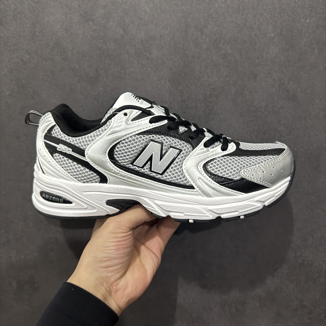 【纯原性价比】New Balance 530 NB530 男女休闲慢跑鞋 MR530USX 大厂出品 所有配色都是原鞋开发 超正版型 超高清洁度和品质 价格更具性价比 实体代购专用订单 配套商长期套现长期补货 全新货品 正常出厂触屏不到的单价 超级跑量款 全套原楦原纸板原厂数据开发 进口三明治网面 原装进口翻毛皮料正确绒感卡色 正确中底拉帮中底网布细节 采用轻质牛剖革拼接透气网眼衬垫织物鞋面材质 T-Beam大底提供足步弓支撑 保持步态稳定 后跟搭载外露缓震胶 鞋身整体以各种深浅不一的灰色覆盖 鞋头以淡蓝色调装饰 网眼衬垫通过不规律的色块实现做旧的美感 泛黄的鞋底更是进一步增添了复古气息 尺码:36 37 37.5 38 38.5 39.5 40 40.5 41.5 42 42.5 43 44 44.5 45-选品中心