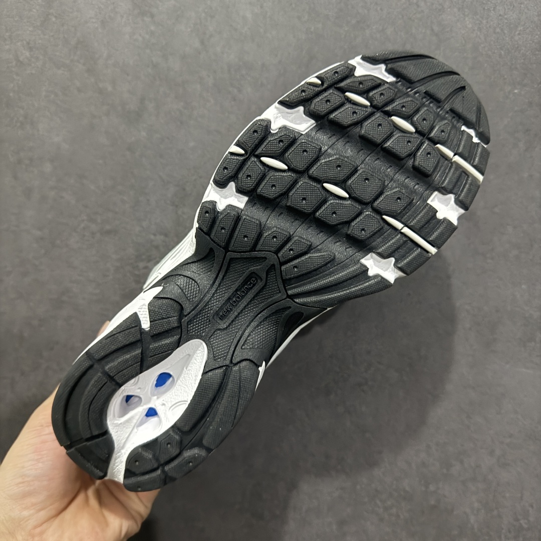 图片[9]-【纯原性价比】New Balance 530 NB530 男女休闲慢跑鞋 MR530USX 大厂出品 所有配色都是原鞋开发 超正版型 超高清洁度和品质 价格更具性价比 实体代购专用订单 配套商长期套现长期补货 全新货品 正常出厂触屏不到的单价 超级跑量款 全套原楦原纸板原厂数据开发 进口三明治网面 原装进口翻毛皮料正确绒感卡色 正确中底拉帮中底网布细节 采用轻质牛剖革拼接透气网眼衬垫织物鞋面材质 T-Beam大底提供足步弓支撑 保持步态稳定 后跟搭载外露缓震胶 鞋身整体以各种深浅不一的灰色覆盖 鞋头以淡蓝色调装饰 网眼衬垫通过不规律的色块实现做旧的美感 泛黄的鞋底更是进一步增添了复古气息 尺码：36 37 37.5 38 38.5 39.5 40 40.5 41.5 42 42.5 43 44 44.5 45-选品中心