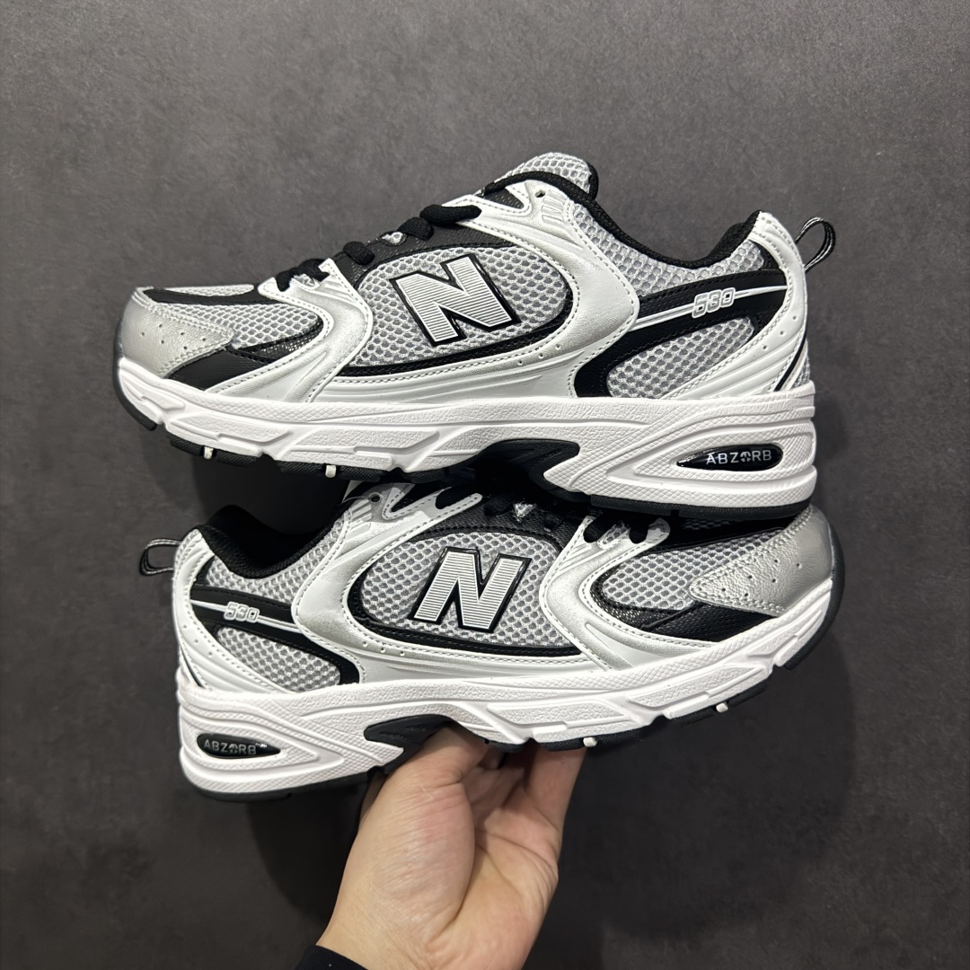 图片[20]-【纯原性价比】New Balance 530 NB530 男女休闲慢跑鞋 MR530FW1 大厂出品 所有配色都是原鞋开发 超正版型 超高清洁度和品质 价格更具性价比 实体代购专用订单 配套商长期套现长期补货 全新货品 正常出厂触屏不到的单价 超级跑量款 全套原楦原纸板原厂数据开发 进口三明治网面 原装进口翻毛皮料正确绒感卡色 正确中底拉帮中底网布细节 采用轻质牛剖革拼接透气网眼衬垫织物鞋面材质 T-Beam大底提供足步弓支撑 保持步态稳定 后跟搭载外露缓震胶 鞋身整体以各种深浅不一的灰色覆盖 鞋头以淡蓝色调装饰 网眼衬垫通过不规律的色块实现做旧的美感 泛黄的鞋底更是进一步增添了复古气息 尺码：36 37 37.5 38 38.5 39.5 40 40.5 41.5 42 42.5 43 44 44.5 45-选品中心
