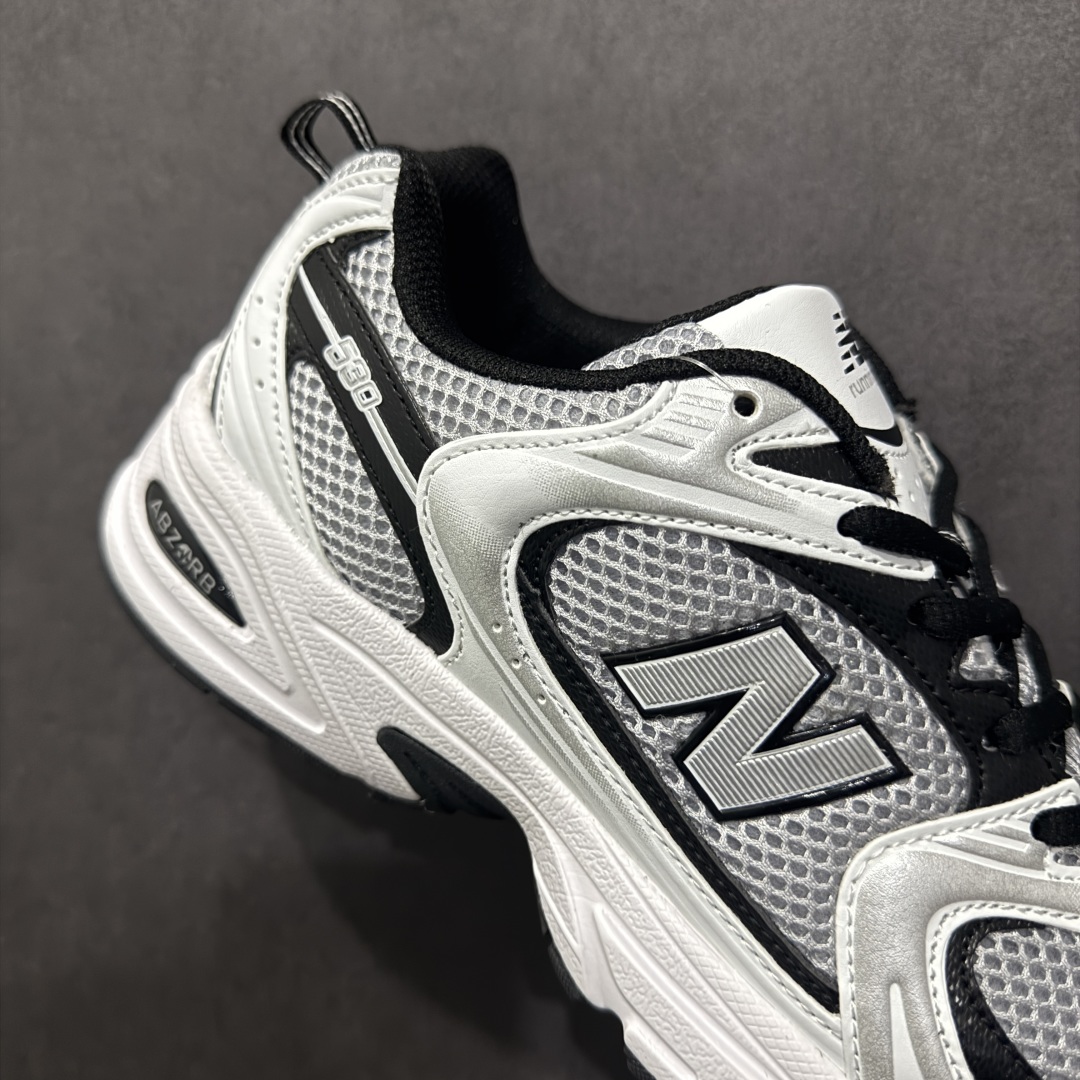 图片[6]-【纯原性价比】New Balance 530 NB530 男女休闲慢跑鞋 MR530USX 大厂出品 所有配色都是原鞋开发 超正版型 超高清洁度和品质 价格更具性价比 实体代购专用订单 配套商长期套现长期补货 全新货品 正常出厂触屏不到的单价 超级跑量款 全套原楦原纸板原厂数据开发 进口三明治网面 原装进口翻毛皮料正确绒感卡色 正确中底拉帮中底网布细节 采用轻质牛剖革拼接透气网眼衬垫织物鞋面材质 T-Beam大底提供足步弓支撑 保持步态稳定 后跟搭载外露缓震胶 鞋身整体以各种深浅不一的灰色覆盖 鞋头以淡蓝色调装饰 网眼衬垫通过不规律的色块实现做旧的美感 泛黄的鞋底更是进一步增添了复古气息 尺码：36 37 37.5 38 38.5 39.5 40 40.5 41.5 42 42.5 43 44 44.5 45-选品中心