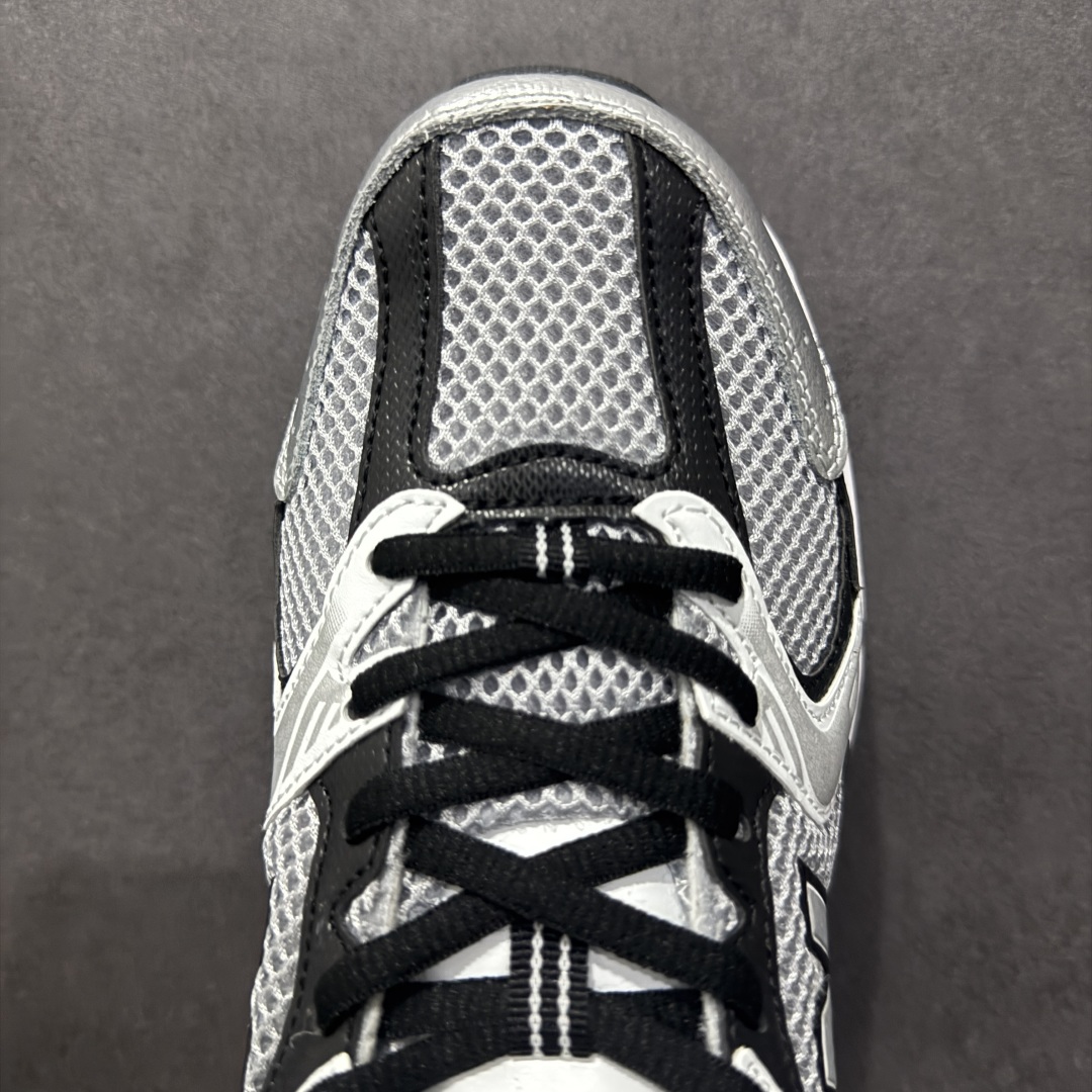 图片[8]-【纯原性价比】New Balance 530 NB530 男女休闲慢跑鞋 MR530USX 大厂出品 所有配色都是原鞋开发 超正版型 超高清洁度和品质 价格更具性价比 实体代购专用订单 配套商长期套现长期补货 全新货品 正常出厂触屏不到的单价 超级跑量款 全套原楦原纸板原厂数据开发 进口三明治网面 原装进口翻毛皮料正确绒感卡色 正确中底拉帮中底网布细节 采用轻质牛剖革拼接透气网眼衬垫织物鞋面材质 T-Beam大底提供足步弓支撑 保持步态稳定 后跟搭载外露缓震胶 鞋身整体以各种深浅不一的灰色覆盖 鞋头以淡蓝色调装饰 网眼衬垫通过不规律的色块实现做旧的美感 泛黄的鞋底更是进一步增添了复古气息 尺码：36 37 37.5 38 38.5 39.5 40 40.5 41.5 42 42.5 43 44 44.5 45-选品中心