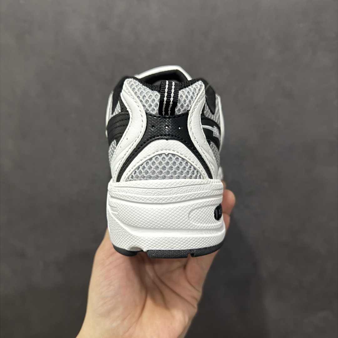 图片[4]-【纯原性价比】New Balance 530 NB530 男女休闲慢跑鞋 MR530USX 大厂出品 所有配色都是原鞋开发 超正版型 超高清洁度和品质 价格更具性价比 实体代购专用订单 配套商长期套现长期补货 全新货品 正常出厂触屏不到的单价 超级跑量款 全套原楦原纸板原厂数据开发 进口三明治网面 原装进口翻毛皮料正确绒感卡色 正确中底拉帮中底网布细节 采用轻质牛剖革拼接透气网眼衬垫织物鞋面材质 T-Beam大底提供足步弓支撑 保持步态稳定 后跟搭载外露缓震胶 鞋身整体以各种深浅不一的灰色覆盖 鞋头以淡蓝色调装饰 网眼衬垫通过不规律的色块实现做旧的美感 泛黄的鞋底更是进一步增添了复古气息 尺码：36 37 37.5 38 38.5 39.5 40 40.5 41.5 42 42.5 43 44 44.5 45-选品中心