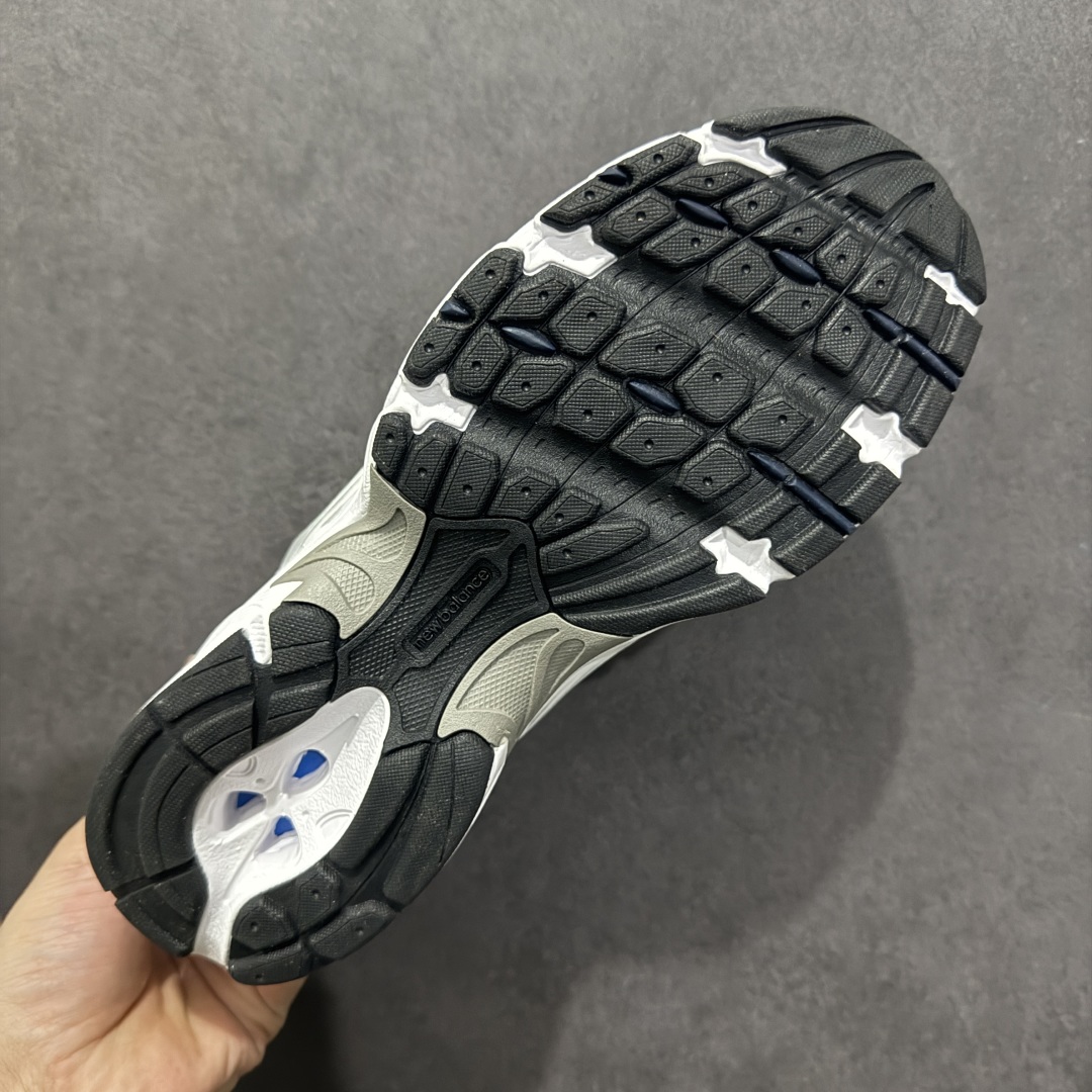 图片[9]-【纯原性价比】New Balance 530 NB530 男女休闲慢跑鞋 MR530SG 大厂出品 所有配色都是原鞋开发 超正版型 超高清洁度和品质 价格更具性价比 实体代购专用订单 配套商长期套现长期补货 全新货品 正常出厂触屏不到的单价 超级跑量款 全套原楦原纸板原厂数据开发 进口三明治网面 原装进口翻毛皮料正确绒感卡色 正确中底拉帮中底网布细节 采用轻质牛剖革拼接透气网眼衬垫织物鞋面材质 T-Beam大底提供足步弓支撑 保持步态稳定 后跟搭载外露缓震胶 鞋身整体以各种深浅不一的灰色覆盖 鞋头以淡蓝色调装饰 网眼衬垫通过不规律的色块实现做旧的美感 泛黄的鞋底更是进一步增添了复古气息 尺码：36 37 37.5 38 38.5 39.5 40 40.5 41.5 42 42.5 43 44 44.5 45-选品中心
