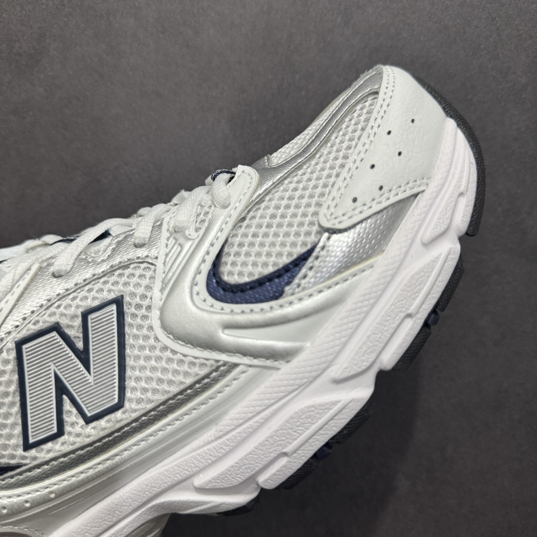 图片[5]-【纯原性价比】New Balance 530 NB530 男女休闲慢跑鞋 MR530SG 大厂出品 所有配色都是原鞋开发 超正版型 超高清洁度和品质 价格更具性价比 实体代购专用订单 配套商长期套现长期补货 全新货品 正常出厂触屏不到的单价 超级跑量款 全套原楦原纸板原厂数据开发 进口三明治网面 原装进口翻毛皮料正确绒感卡色 正确中底拉帮中底网布细节 采用轻质牛剖革拼接透气网眼衬垫织物鞋面材质 T-Beam大底提供足步弓支撑 保持步态稳定 后跟搭载外露缓震胶 鞋身整体以各种深浅不一的灰色覆盖 鞋头以淡蓝色调装饰 网眼衬垫通过不规律的色块实现做旧的美感 泛黄的鞋底更是进一步增添了复古气息 尺码：36 37 37.5 38 38.5 39.5 40 40.5 41.5 42 42.5 43 44 44.5 45-选品中心