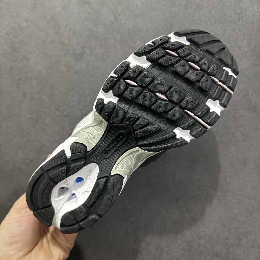 图片[9]-【纯原性价比】New Balance 530 NB530 男女休闲慢跑鞋 MR530SGC 大厂出品 所有配色都是原鞋开发 超正版型 超高清洁度和品质 价格更具性价比 实体代购专用订单 配套商长期套现长期补货 全新货品 正常出厂触屏不到的单价 超级跑量款 全套原楦原纸板原厂数据开发 进口三明治网面 原装进口翻毛皮料正确绒感卡色 正确中底拉帮中底网布细节 采用轻质牛剖革拼接透气网眼衬垫织物鞋面材质 T-Beam大底提供足步弓支撑 保持步态稳定 后跟搭载外露缓震胶 鞋身整体以各种深浅不一的灰色覆盖 鞋头以淡蓝色调装饰 网眼衬垫通过不规律的色块实现做旧的美感 泛黄的鞋底更是进一步增添了复古气息 尺码：36 37 37.5 38 38.5 39.5 40 40.5 41.5 42 42.5 43 44 44.5 45-选品中心
