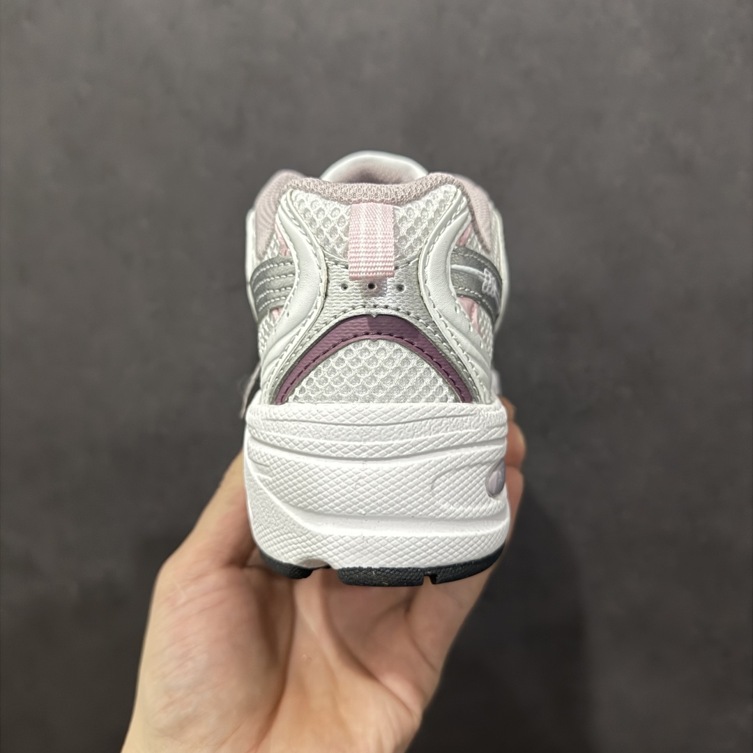 图片[4]-【纯原性价比】New Balance 530 NB530 男女休闲慢跑鞋 MR530SGC 大厂出品 所有配色都是原鞋开发 超正版型 超高清洁度和品质 价格更具性价比 实体代购专用订单 配套商长期套现长期补货 全新货品 正常出厂触屏不到的单价 超级跑量款 全套原楦原纸板原厂数据开发 进口三明治网面 原装进口翻毛皮料正确绒感卡色 正确中底拉帮中底网布细节 采用轻质牛剖革拼接透气网眼衬垫织物鞋面材质 T-Beam大底提供足步弓支撑 保持步态稳定 后跟搭载外露缓震胶 鞋身整体以各种深浅不一的灰色覆盖 鞋头以淡蓝色调装饰 网眼衬垫通过不规律的色块实现做旧的美感 泛黄的鞋底更是进一步增添了复古气息 尺码：36 37 37.5 38 38.5 39.5 40 40.5 41.5 42 42.5 43 44 44.5 45-选品中心