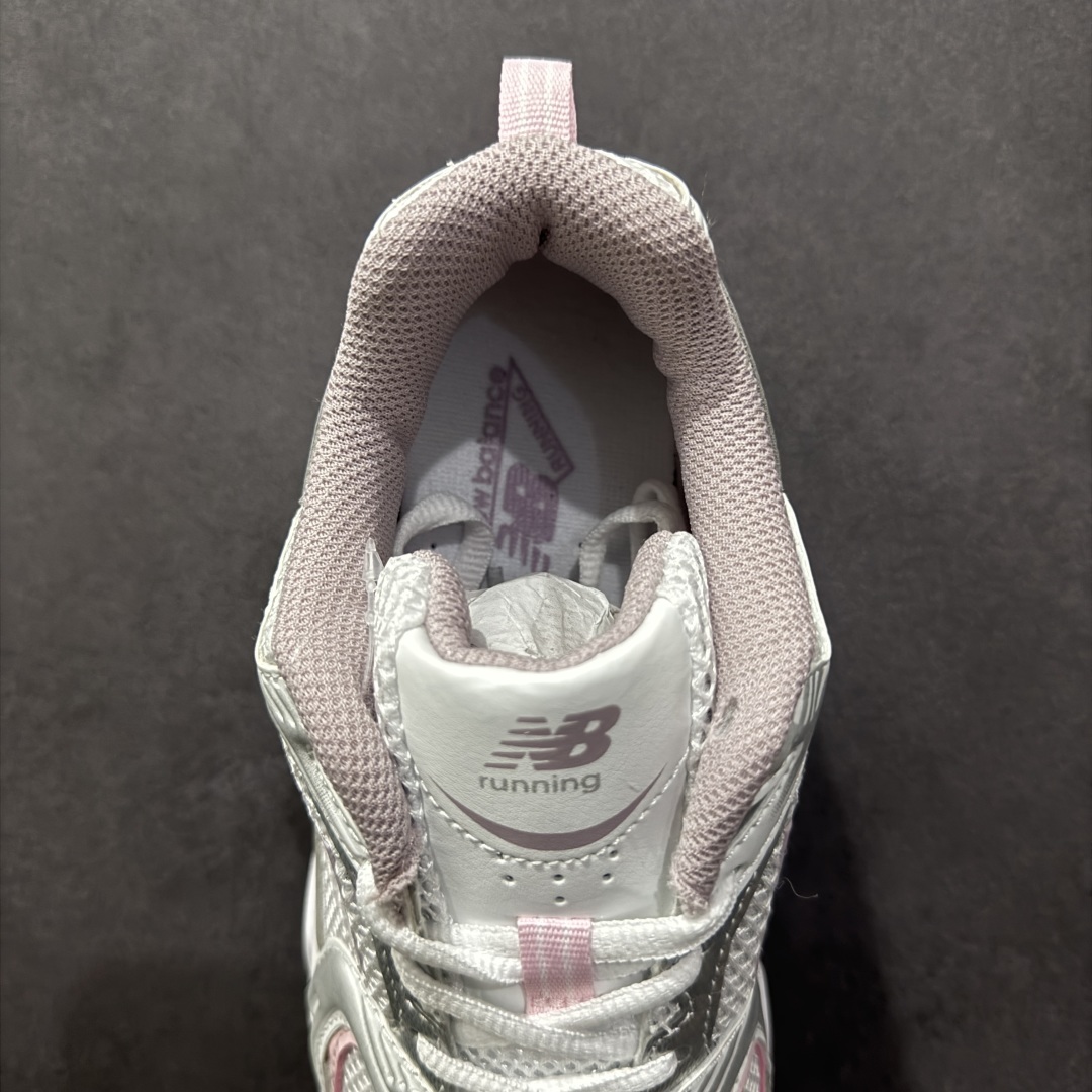 图片[7]-【纯原性价比】New Balance 530 NB530 男女休闲慢跑鞋 MR530SGC 大厂出品 所有配色都是原鞋开发 超正版型 超高清洁度和品质 价格更具性价比 实体代购专用订单 配套商长期套现长期补货 全新货品 正常出厂触屏不到的单价 超级跑量款 全套原楦原纸板原厂数据开发 进口三明治网面 原装进口翻毛皮料正确绒感卡色 正确中底拉帮中底网布细节 采用轻质牛剖革拼接透气网眼衬垫织物鞋面材质 T-Beam大底提供足步弓支撑 保持步态稳定 后跟搭载外露缓震胶 鞋身整体以各种深浅不一的灰色覆盖 鞋头以淡蓝色调装饰 网眼衬垫通过不规律的色块实现做旧的美感 泛黄的鞋底更是进一步增添了复古气息 尺码：36 37 37.5 38 38.5 39.5 40 40.5 41.5 42 42.5 43 44 44.5 45-选品中心