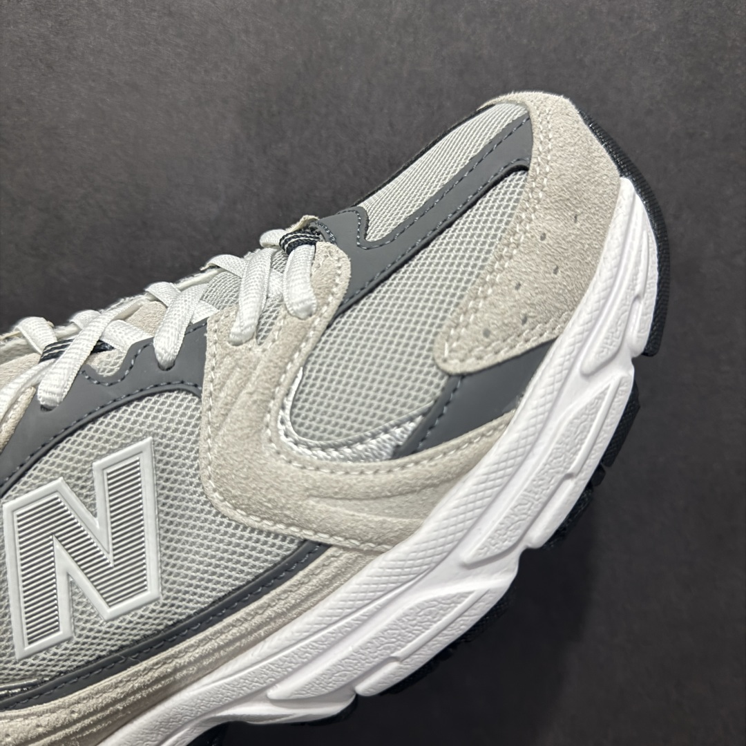 图片[5]-【纯原性价比】New Balance 530 NB530 男女休闲慢跑鞋 MR530CB 大厂出品 所有配色都是原鞋开发 超正版型 超高清洁度和品质 价格更具性价比 实体代购专用订单 配套商长期套现长期补货 全新货品 正常出厂触屏不到的单价 超级跑量款 全套原楦原纸板原厂数据开发 进口三明治网面 原装进口翻毛皮料正确绒感卡色 正确中底拉帮中底网布细节 采用轻质牛剖革拼接透气网眼衬垫织物鞋面材质 T-Beam大底提供足步弓支撑 保持步态稳定 后跟搭载外露缓震胶 鞋身整体以各种深浅不一的灰色覆盖 鞋头以淡蓝色调装饰 网眼衬垫通过不规律的色块实现做旧的美感 泛黄的鞋底更是进一步增添了复古气息 尺码：36 37 37.5 38 38.5 39.5 40 40.5 41.5 42 42.5 43 44 44.5 45-选品中心