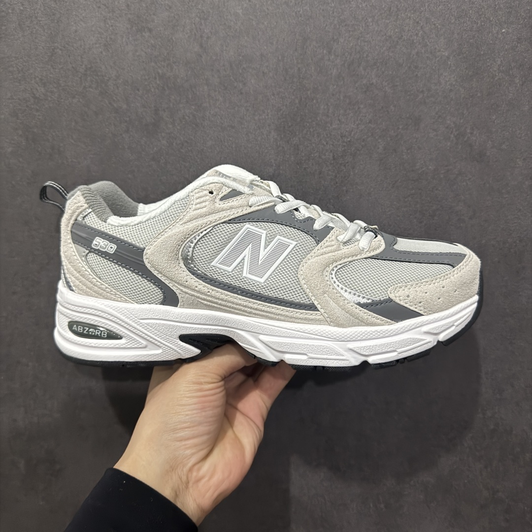 图片[16]-【纯原性价比】New Balance 530 NB530 男女休闲慢跑鞋 MR530FW1 大厂出品 所有配色都是原鞋开发 超正版型 超高清洁度和品质 价格更具性价比 实体代购专用订单 配套商长期套现长期补货 全新货品 正常出厂触屏不到的单价 超级跑量款 全套原楦原纸板原厂数据开发 进口三明治网面 原装进口翻毛皮料正确绒感卡色 正确中底拉帮中底网布细节 采用轻质牛剖革拼接透气网眼衬垫织物鞋面材质 T-Beam大底提供足步弓支撑 保持步态稳定 后跟搭载外露缓震胶 鞋身整体以各种深浅不一的灰色覆盖 鞋头以淡蓝色调装饰 网眼衬垫通过不规律的色块实现做旧的美感 泛黄的鞋底更是进一步增添了复古气息 尺码：36 37 37.5 38 38.5 39.5 40 40.5 41.5 42 42.5 43 44 44.5 45-选品中心