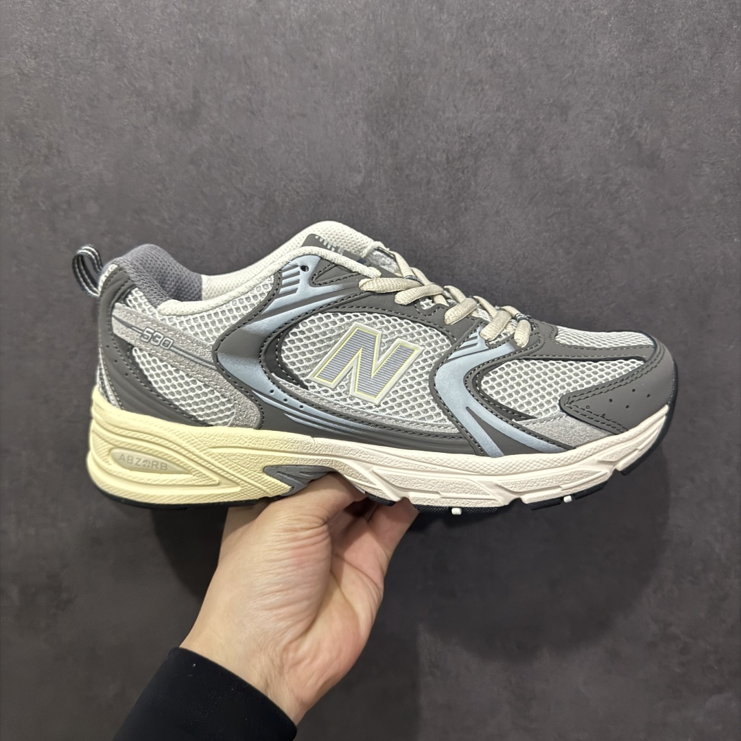 【纯原性价比】New Balance 530 NB530 男女休闲慢跑鞋 MR530TG 大厂出品 所有配色都是原鞋开发 超正版型 超高清洁度和品质 价格更具性价比 实体代购专用订单 配套商长期套现长期补货 全新货品 正常出厂触屏不到的单价 超级跑量款 全套原楦原纸板原厂数据开发 进口三明治网面 原装进口翻毛皮料正确绒感卡色 正确中底拉帮中底网布细节 采用轻质牛剖革拼接透气网眼衬垫织物鞋面材质 T-Beam大底提供足步弓支撑 保持步态稳定 后跟搭载外露缓震胶 鞋身整体以各种深浅不一的灰色覆盖 鞋头以淡蓝色调装饰 网眼衬垫通过不规律的色块实现做旧的美感 泛黄的鞋底更是进一步增添了复古气息 尺码:36 37 37.5 38 38.5 39.5 40 40.5 41.5 42 42.5 43 44 44.5 45-选品中心
