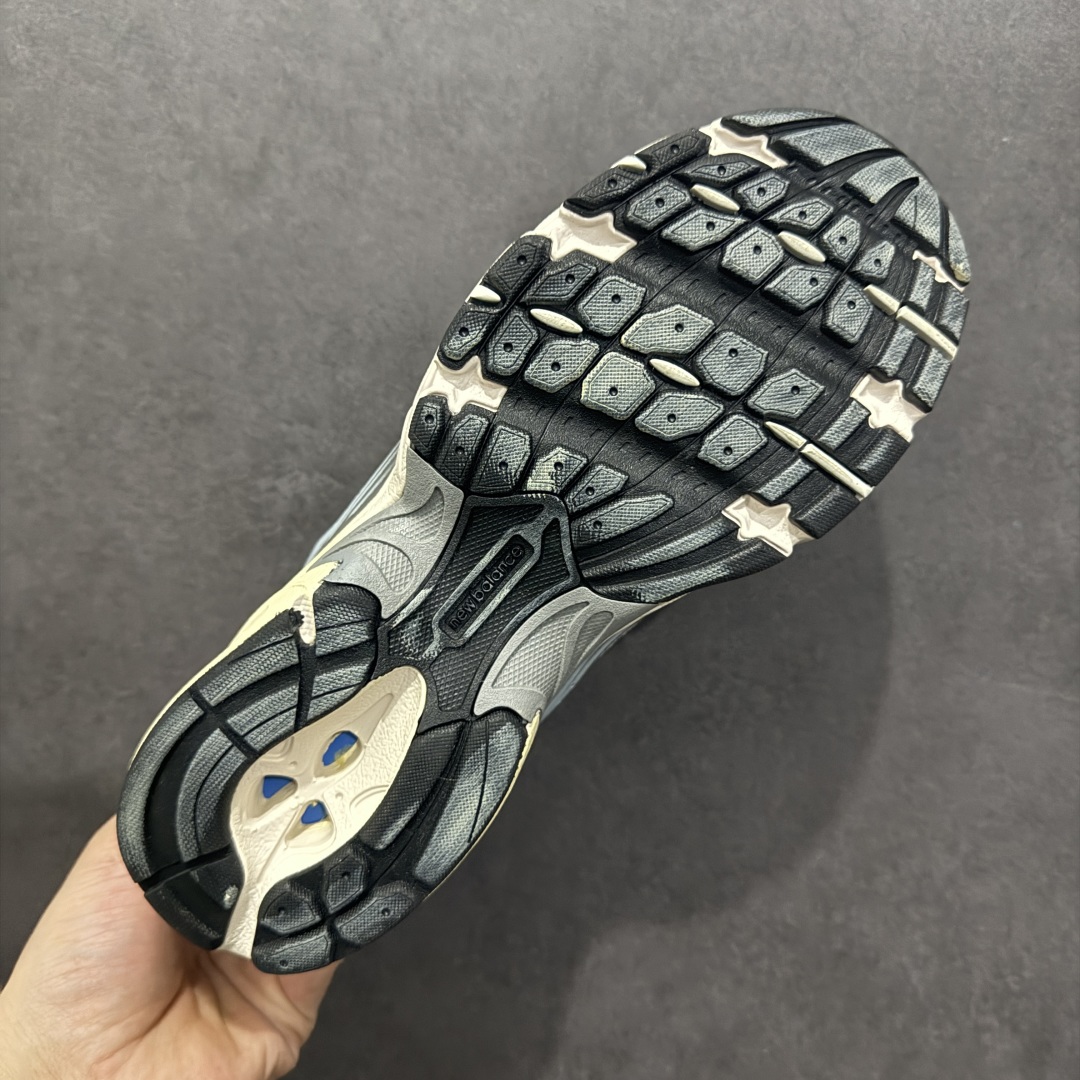 图片[9]-【纯原性价比】New Balance 530 NB530 男女休闲慢跑鞋 MR530TG 大厂出品 所有配色都是原鞋开发 超正版型 超高清洁度和品质 价格更具性价比 实体代购专用订单 配套商长期套现长期补货 全新货品 正常出厂触屏不到的单价 超级跑量款 全套原楦原纸板原厂数据开发 进口三明治网面 原装进口翻毛皮料正确绒感卡色 正确中底拉帮中底网布细节 采用轻质牛剖革拼接透气网眼衬垫织物鞋面材质 T-Beam大底提供足步弓支撑 保持步态稳定 后跟搭载外露缓震胶 鞋身整体以各种深浅不一的灰色覆盖 鞋头以淡蓝色调装饰 网眼衬垫通过不规律的色块实现做旧的美感 泛黄的鞋底更是进一步增添了复古气息 尺码：36 37 37.5 38 38.5 39.5 40 40.5 41.5 42 42.5 43 44 44.5 45-选品中心