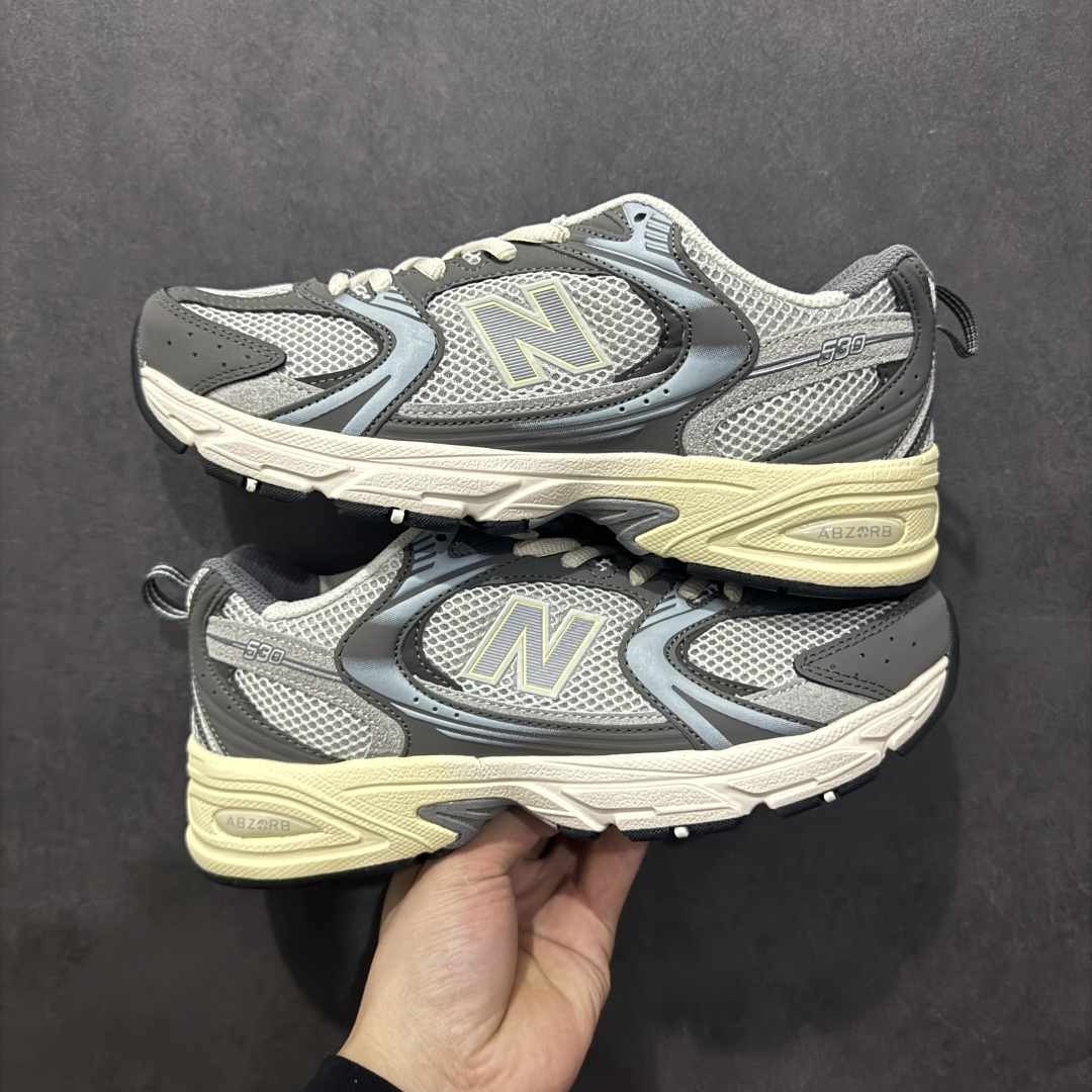 图片[15]-【纯原性价比】New Balance 530 NB530 男女休闲慢跑鞋 MR530FW1 大厂出品 所有配色都是原鞋开发 超正版型 超高清洁度和品质 价格更具性价比 实体代购专用订单 配套商长期套现长期补货 全新货品 正常出厂触屏不到的单价 超级跑量款 全套原楦原纸板原厂数据开发 进口三明治网面 原装进口翻毛皮料正确绒感卡色 正确中底拉帮中底网布细节 采用轻质牛剖革拼接透气网眼衬垫织物鞋面材质 T-Beam大底提供足步弓支撑 保持步态稳定 后跟搭载外露缓震胶 鞋身整体以各种深浅不一的灰色覆盖 鞋头以淡蓝色调装饰 网眼衬垫通过不规律的色块实现做旧的美感 泛黄的鞋底更是进一步增添了复古气息 尺码：36 37 37.5 38 38.5 39.5 40 40.5 41.5 42 42.5 43 44 44.5 45-选品中心