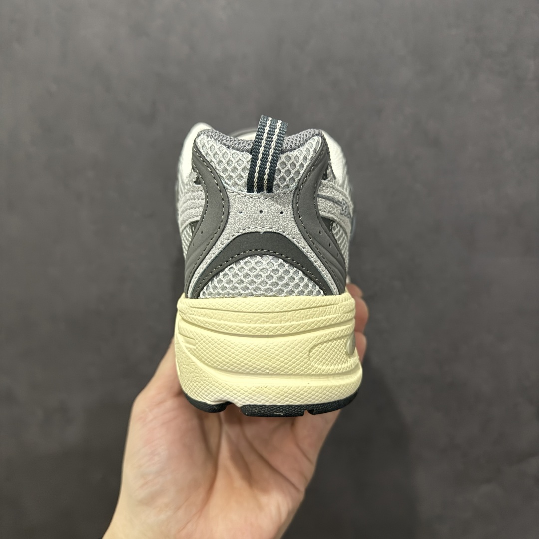 图片[4]-【纯原性价比】New Balance 530 NB530 男女休闲慢跑鞋 MR530TG 大厂出品 所有配色都是原鞋开发 超正版型 超高清洁度和品质 价格更具性价比 实体代购专用订单 配套商长期套现长期补货 全新货品 正常出厂触屏不到的单价 超级跑量款 全套原楦原纸板原厂数据开发 进口三明治网面 原装进口翻毛皮料正确绒感卡色 正确中底拉帮中底网布细节 采用轻质牛剖革拼接透气网眼衬垫织物鞋面材质 T-Beam大底提供足步弓支撑 保持步态稳定 后跟搭载外露缓震胶 鞋身整体以各种深浅不一的灰色覆盖 鞋头以淡蓝色调装饰 网眼衬垫通过不规律的色块实现做旧的美感 泛黄的鞋底更是进一步增添了复古气息 尺码：36 37 37.5 38 38.5 39.5 40 40.5 41.5 42 42.5 43 44 44.5 45-选品中心