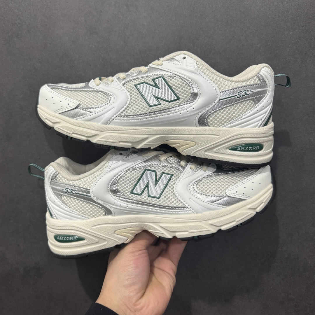 图片[13]-【纯原性价比】New Balance 530 NB530 男女休闲慢跑鞋 MR530FW1 大厂出品 所有配色都是原鞋开发 超正版型 超高清洁度和品质 价格更具性价比 实体代购专用订单 配套商长期套现长期补货 全新货品 正常出厂触屏不到的单价 超级跑量款 全套原楦原纸板原厂数据开发 进口三明治网面 原装进口翻毛皮料正确绒感卡色 正确中底拉帮中底网布细节 采用轻质牛剖革拼接透气网眼衬垫织物鞋面材质 T-Beam大底提供足步弓支撑 保持步态稳定 后跟搭载外露缓震胶 鞋身整体以各种深浅不一的灰色覆盖 鞋头以淡蓝色调装饰 网眼衬垫通过不规律的色块实现做旧的美感 泛黄的鞋底更是进一步增添了复古气息 尺码：36 37 37.5 38 38.5 39.5 40 40.5 41.5 42 42.5 43 44 44.5 45-选品中心