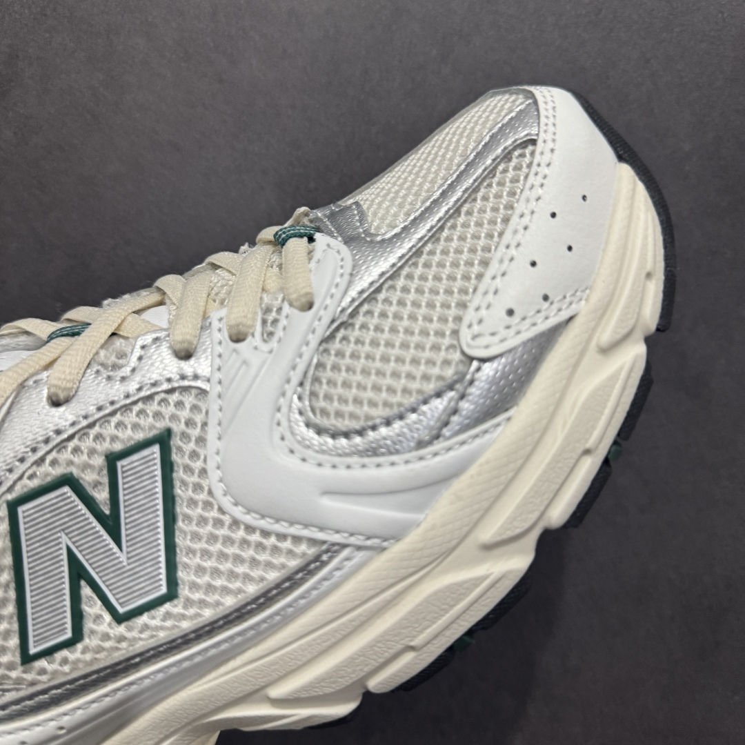 图片[5]-【纯原性价比】New Balance 530 NB530 男女休闲慢跑鞋 MR530SX 大厂出品 所有配色都是原鞋开发 超正版型 超高清洁度和品质 价格更具性价比 实体代购专用订单 配套商长期套现长期补货 全新货品 正常出厂触屏不到的单价 超级跑量款 全套原楦原纸板原厂数据开发 进口三明治网面 原装进口翻毛皮料正确绒感卡色 正确中底拉帮中底网布细节 采用轻质牛剖革拼接透气网眼衬垫织物鞋面材质 T-Beam大底提供足步弓支撑 保持步态稳定 后跟搭载外露缓震胶 鞋身整体以各种深浅不一的灰色覆盖 鞋头以淡蓝色调装饰 网眼衬垫通过不规律的色块实现做旧的美感 泛黄的鞋底更是进一步增添了复古气息 尺码：36 37 37.5 38 38.5 39.5 40 40.5 41.5 42 42.5 43 44 44.5 45-选品中心