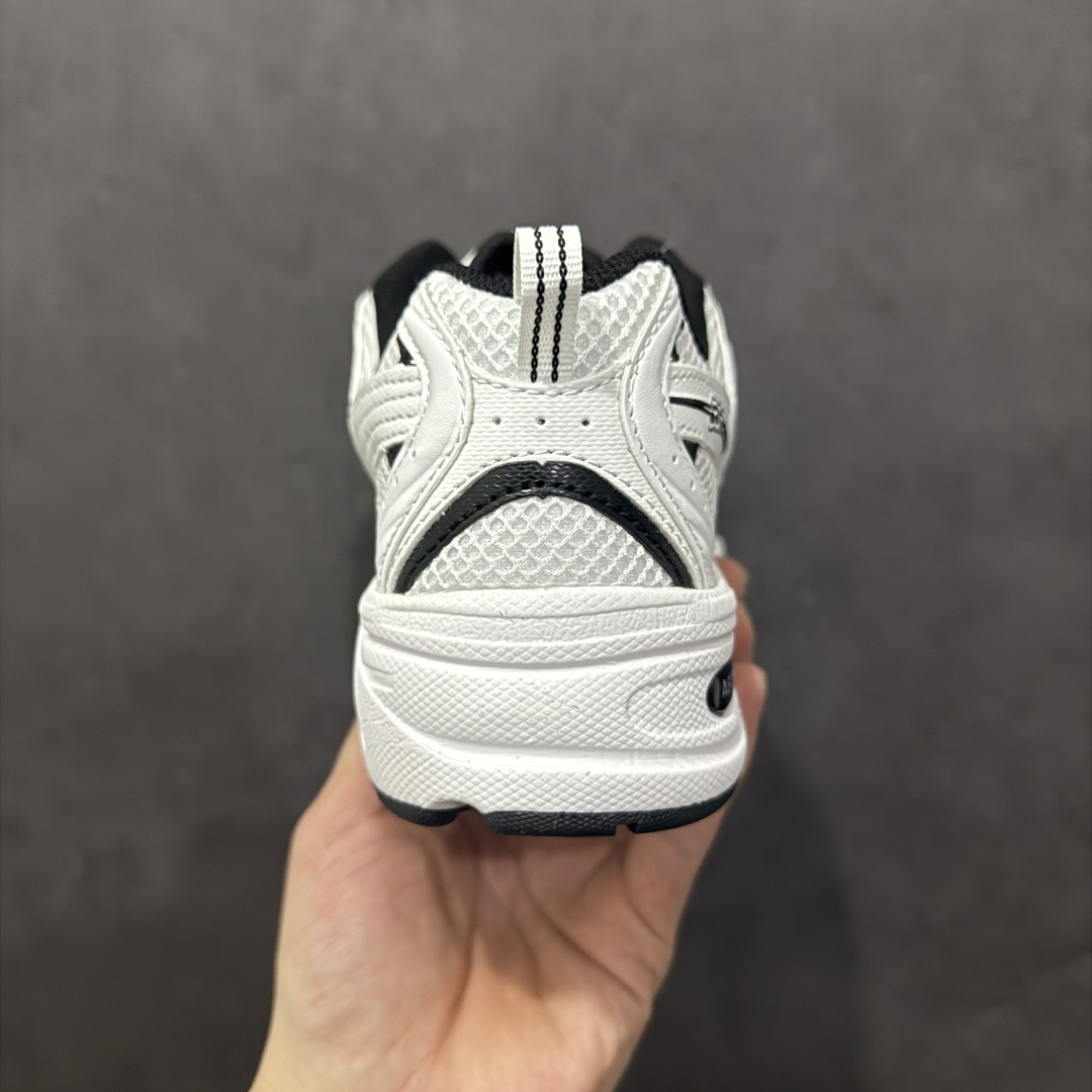 图片[4]-【纯原性价比】New Balance 530 NB530 男女休闲慢跑鞋 MR530EWB 大厂出品 所有配色都是原鞋开发 超正版型 超高清洁度和品质 价格更具性价比 实体代购专用订单 配套商长期套现长期补货 全新货品 正常出厂触屏不到的单价 超级跑量款 全套原楦原纸板原厂数据开发 进口三明治网面 原装进口翻毛皮料正确绒感卡色 正确中底拉帮中底网布细节 采用轻质牛剖革拼接透气网眼衬垫织物鞋面材质 T-Beam大底提供足步弓支撑 保持步态稳定 后跟搭载外露缓震胶 鞋身整体以各种深浅不一的灰色覆盖 鞋头以淡蓝色调装饰 网眼衬垫通过不规律的色块实现做旧的美感 泛黄的鞋底更是进一步增添了复古气息 尺码：36 37 37.5 38 38.5 39.5 40 40.5 41.5 42 42.5 43 44 44.5 45-选品中心