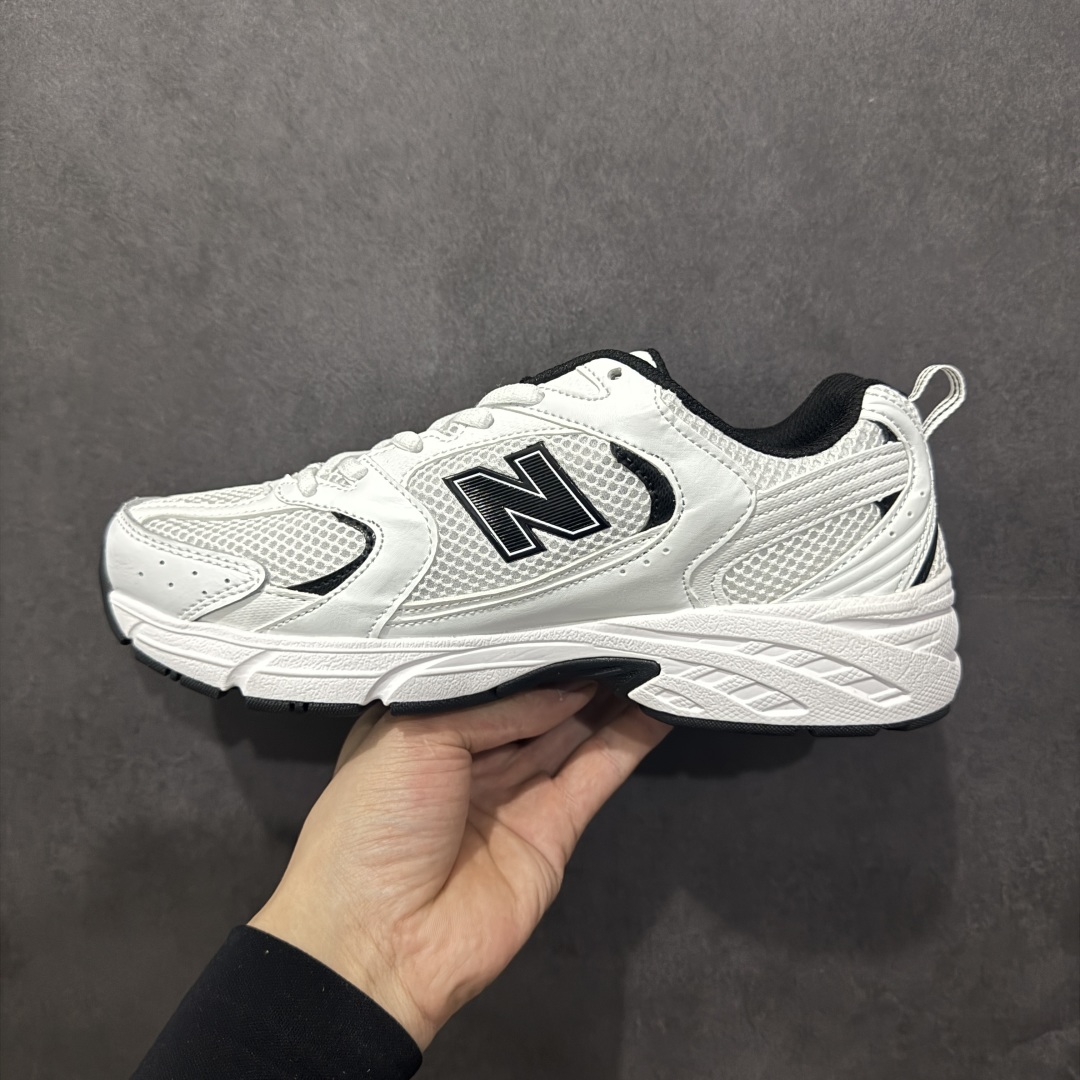 图片[2]-【纯原性价比】New Balance 530 NB530 男女休闲慢跑鞋 MR530EWB 大厂出品 所有配色都是原鞋开发 超正版型 超高清洁度和品质 价格更具性价比 实体代购专用订单 配套商长期套现长期补货 全新货品 正常出厂触屏不到的单价 超级跑量款 全套原楦原纸板原厂数据开发 进口三明治网面 原装进口翻毛皮料正确绒感卡色 正确中底拉帮中底网布细节 采用轻质牛剖革拼接透气网眼衬垫织物鞋面材质 T-Beam大底提供足步弓支撑 保持步态稳定 后跟搭载外露缓震胶 鞋身整体以各种深浅不一的灰色覆盖 鞋头以淡蓝色调装饰 网眼衬垫通过不规律的色块实现做旧的美感 泛黄的鞋底更是进一步增添了复古气息 尺码：36 37 37.5 38 38.5 39.5 40 40.5 41.5 42 42.5 43 44 44.5 45-选品中心