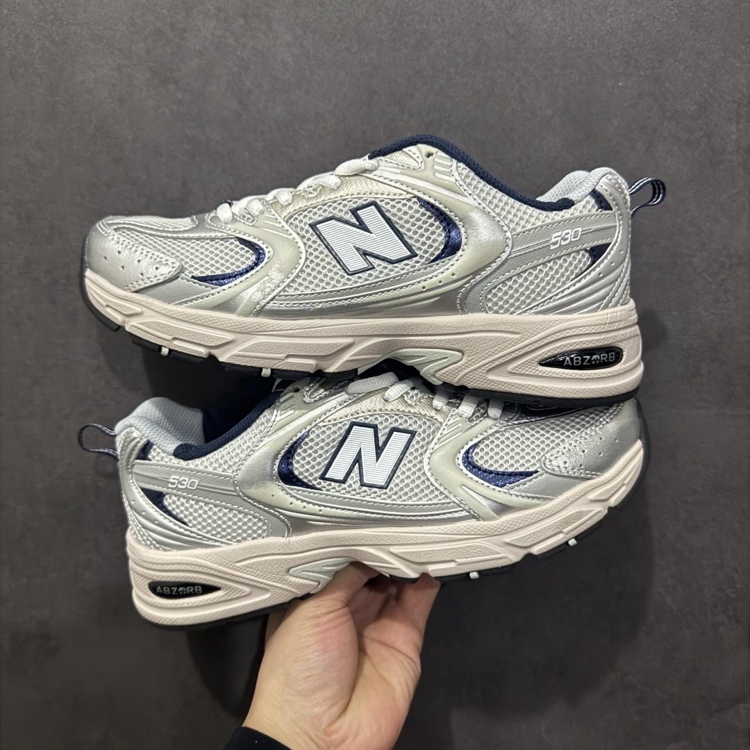 图片[11]-【纯原性价比】New Balance 530 NB530 男女休闲慢跑鞋 MR530FW1 大厂出品 所有配色都是原鞋开发 超正版型 超高清洁度和品质 价格更具性价比 实体代购专用订单 配套商长期套现长期补货 全新货品 正常出厂触屏不到的单价 超级跑量款 全套原楦原纸板原厂数据开发 进口三明治网面 原装进口翻毛皮料正确绒感卡色 正确中底拉帮中底网布细节 采用轻质牛剖革拼接透气网眼衬垫织物鞋面材质 T-Beam大底提供足步弓支撑 保持步态稳定 后跟搭载外露缓震胶 鞋身整体以各种深浅不一的灰色覆盖 鞋头以淡蓝色调装饰 网眼衬垫通过不规律的色块实现做旧的美感 泛黄的鞋底更是进一步增添了复古气息 尺码：36 37 37.5 38 38.5 39.5 40 40.5 41.5 42 42.5 43 44 44.5 45-选品中心
