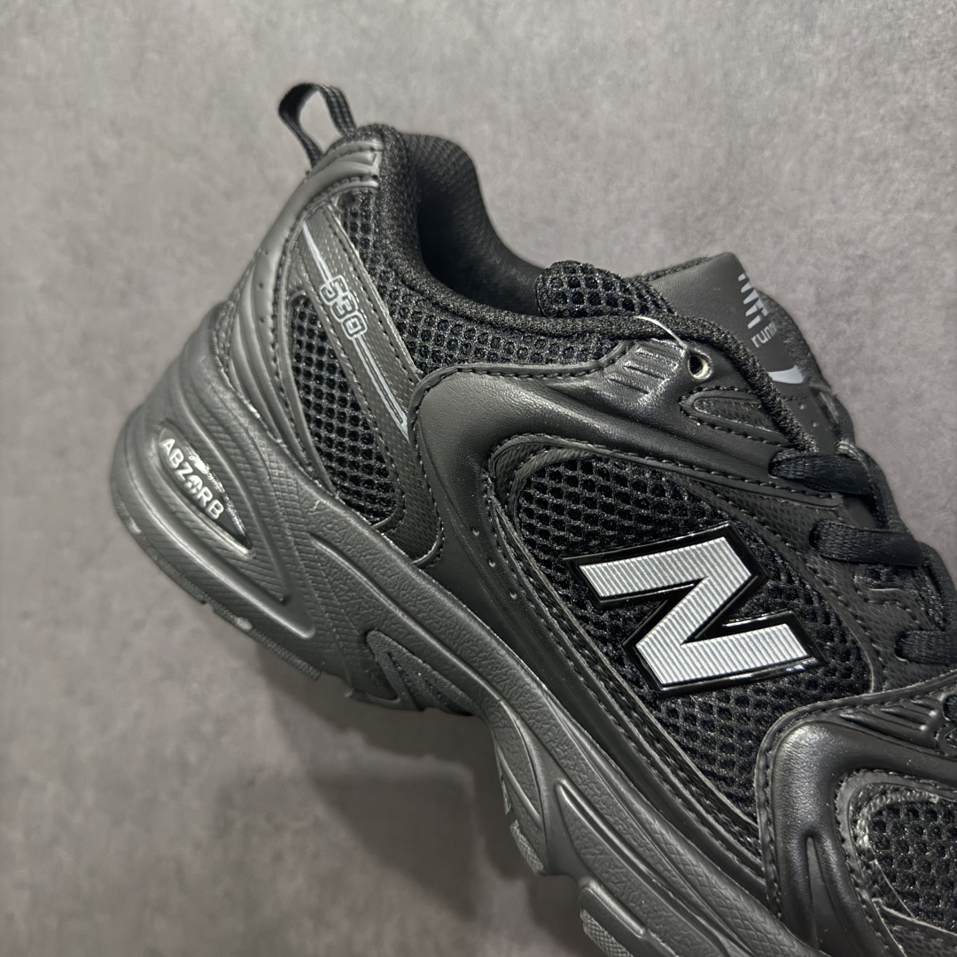 图片[6]-【纯原性价比】New Balance 530 NB530 男女休闲慢跑鞋 MR530FB1 大厂出品 所有配色都是原鞋开发 超正版型 超高清洁度和品质 价格更具性价比 实体代购专用订单 配套商长期套现长期补货 全新货品 正常出厂触屏不到的单价 超级跑量款 全套原楦原纸板原厂数据开发 进口三明治网面 原装进口翻毛皮料正确绒感卡色 正确中底拉帮中底网布细节 采用轻质牛剖革拼接透气网眼衬垫织物鞋面材质 T-Beam大底提供足步弓支撑 保持步态稳定 后跟搭载外露缓震胶 鞋身整体以各种深浅不一的灰色覆盖 鞋头以淡蓝色调装饰 网眼衬垫通过不规律的色块实现做旧的美感 泛黄的鞋底更是进一步增添了复古气息 尺码：36 37 37.5 38 38.5 39.5 40 40.5 41.5 42 42.5 43 44 44.5 45-选品中心