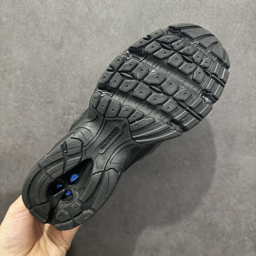 图片[9]-【纯原性价比】New Balance 530 NB530 男女休闲慢跑鞋 MR530FB1 大厂出品 所有配色都是原鞋开发 超正版型 超高清洁度和品质 价格更具性价比 实体代购专用订单 配套商长期套现长期补货 全新货品 正常出厂触屏不到的单价 超级跑量款 全套原楦原纸板原厂数据开发 进口三明治网面 原装进口翻毛皮料正确绒感卡色 正确中底拉帮中底网布细节 采用轻质牛剖革拼接透气网眼衬垫织物鞋面材质 T-Beam大底提供足步弓支撑 保持步态稳定 后跟搭载外露缓震胶 鞋身整体以各种深浅不一的灰色覆盖 鞋头以淡蓝色调装饰 网眼衬垫通过不规律的色块实现做旧的美感 泛黄的鞋底更是进一步增添了复古气息 尺码：36 37 37.5 38 38.5 39.5 40 40.5 41.5 42 42.5 43 44 44.5 45-选品中心