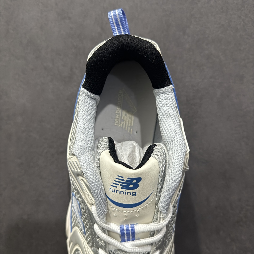 图片[7]-【纯原性价比】New Balance 530 NB530 男女休闲慢跑鞋 MR530KC 大厂出品 所有配色都是原鞋开发 超正版型 超高清洁度和品质 价格更具性价比 实体代购专用订单 配套商长期套现长期补货 全新货品 正常出厂触屏不到的单价 超级跑量款 全套原楦原纸板原厂数据开发 进口三明治网面 原装进口翻毛皮料正确绒感卡色 正确中底拉帮中底网布细节 采用轻质牛剖革拼接透气网眼衬垫织物鞋面材质 T-Beam大底提供足步弓支撑 保持步态稳定 后跟搭载外露缓震胶 鞋身整体以各种深浅不一的灰色覆盖 鞋头以淡蓝色调装饰 网眼衬垫通过不规律的色块实现做旧的美感 泛黄的鞋底更是进一步增添了复古气息 尺码：36 37 37.5 38 38.5 39.5 40 40.5 41.5 42 42.5 43 44 44.5 45-选品中心
