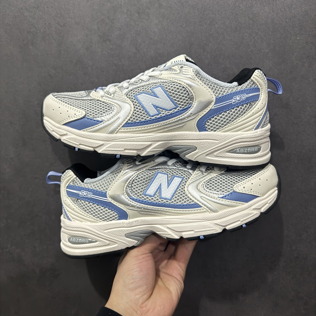 图片[9]-【纯原性价比】New Balance 530 NB530 男女休闲慢跑鞋 MR530FW1 大厂出品 所有配色都是原鞋开发 超正版型 超高清洁度和品质 价格更具性价比 实体代购专用订单 配套商长期套现长期补货 全新货品 正常出厂触屏不到的单价 超级跑量款 全套原楦原纸板原厂数据开发 进口三明治网面 原装进口翻毛皮料正确绒感卡色 正确中底拉帮中底网布细节 采用轻质牛剖革拼接透气网眼衬垫织物鞋面材质 T-Beam大底提供足步弓支撑 保持步态稳定 后跟搭载外露缓震胶 鞋身整体以各种深浅不一的灰色覆盖 鞋头以淡蓝色调装饰 网眼衬垫通过不规律的色块实现做旧的美感 泛黄的鞋底更是进一步增添了复古气息 尺码：36 37 37.5 38 38.5 39.5 40 40.5 41.5 42 42.5 43 44 44.5 45-选品中心