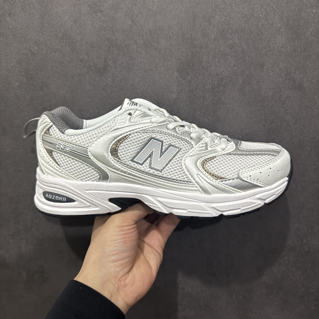 【纯原性价比】New Balance 530 NB530 男女休闲慢跑鞋 MR530AD 大厂出品 所有配色都是原鞋开发 超正版型 超高清洁度和品质 价格更具性价比 实体代购专用订单 配套商长期套现长期补货 全新货品 正常出厂触屏不到的单价 超级跑量款 全套原楦原纸板原厂数据开发 进口三明治网面 原装进口翻毛皮料正确绒感卡色 正确中底拉帮中底网布细节 采用轻质牛剖革拼接透气网眼衬垫织物鞋面材质 T-Beam大底提供足步弓支撑 保持步态稳定 后跟搭载外露缓震胶 鞋身整体以各种深浅不一的灰色覆盖 鞋头以淡蓝色调装饰 网眼衬垫通过不规律的色块实现做旧的美感 泛黄的鞋底更是进一步增添了复古气息 尺码:36 37 37.5 38 38.5 39.5 40 40.5 41.5 42 42.5 43 44 44.5 45-选品中心