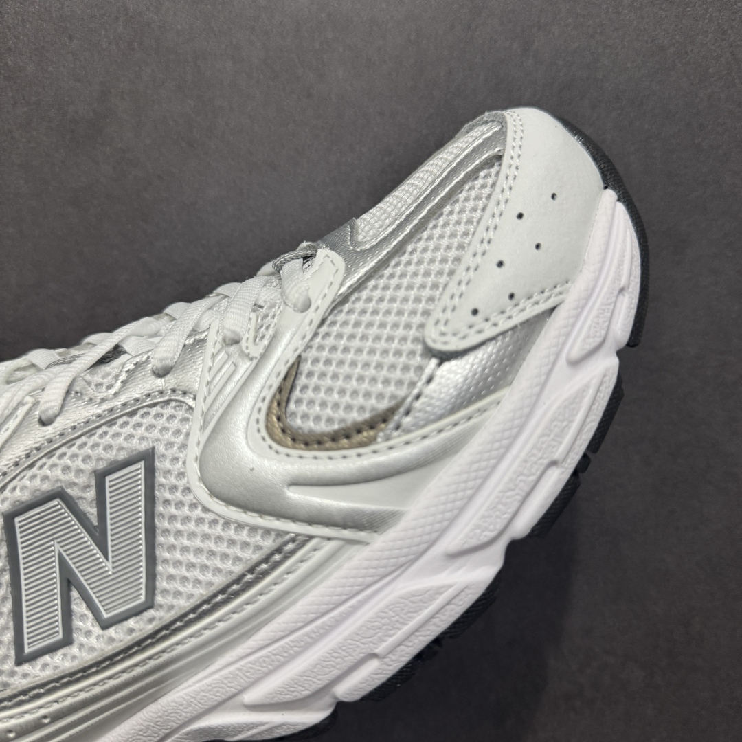 图片[5]-【纯原性价比】New Balance 530 NB530 男女休闲慢跑鞋 MR530AD 大厂出品 所有配色都是原鞋开发 超正版型 超高清洁度和品质 价格更具性价比 实体代购专用订单 配套商长期套现长期补货 全新货品 正常出厂触屏不到的单价 超级跑量款 全套原楦原纸板原厂数据开发 进口三明治网面 原装进口翻毛皮料正确绒感卡色 正确中底拉帮中底网布细节 采用轻质牛剖革拼接透气网眼衬垫织物鞋面材质 T-Beam大底提供足步弓支撑 保持步态稳定 后跟搭载外露缓震胶 鞋身整体以各种深浅不一的灰色覆盖 鞋头以淡蓝色调装饰 网眼衬垫通过不规律的色块实现做旧的美感 泛黄的鞋底更是进一步增添了复古气息 尺码：36 37 37.5 38 38.5 39.5 40 40.5 41.5 42 42.5 43 44 44.5 45-选品中心
