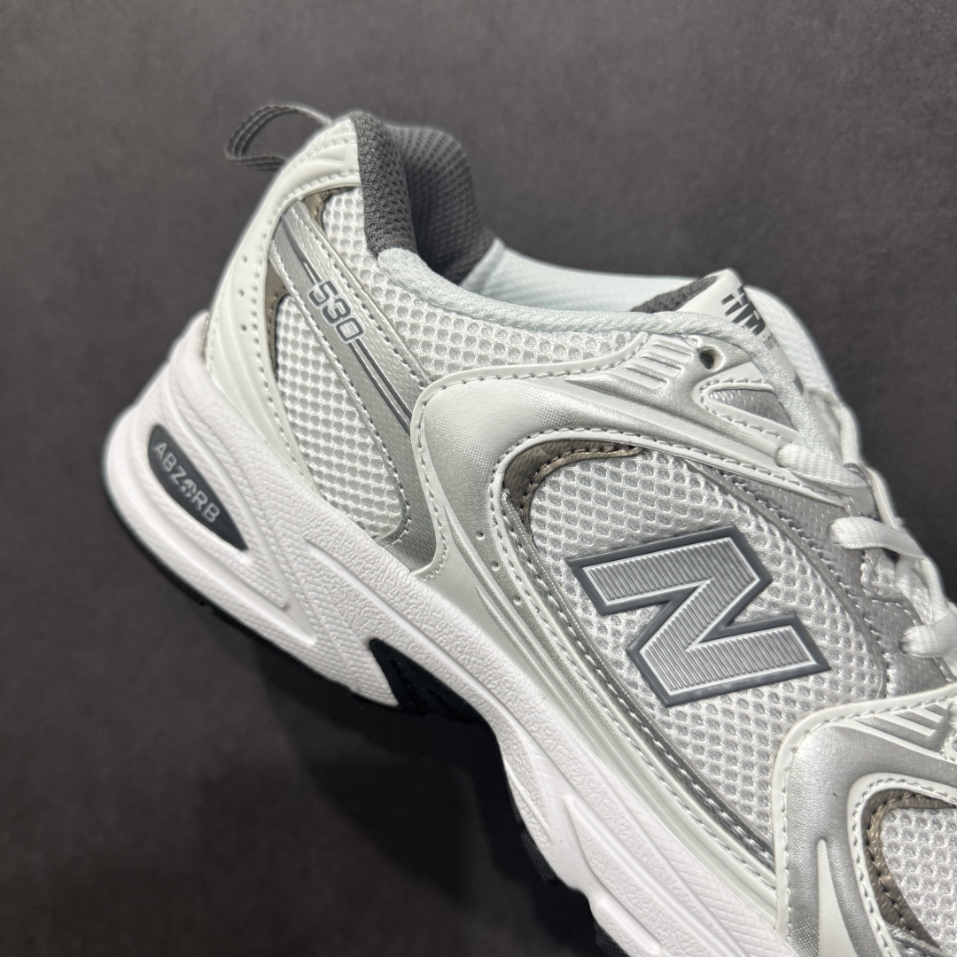 图片[6]-【纯原性价比】New Balance 530 NB530 男女休闲慢跑鞋 MR530AD 大厂出品 所有配色都是原鞋开发 超正版型 超高清洁度和品质 价格更具性价比 实体代购专用订单 配套商长期套现长期补货 全新货品 正常出厂触屏不到的单价 超级跑量款 全套原楦原纸板原厂数据开发 进口三明治网面 原装进口翻毛皮料正确绒感卡色 正确中底拉帮中底网布细节 采用轻质牛剖革拼接透气网眼衬垫织物鞋面材质 T-Beam大底提供足步弓支撑 保持步态稳定 后跟搭载外露缓震胶 鞋身整体以各种深浅不一的灰色覆盖 鞋头以淡蓝色调装饰 网眼衬垫通过不规律的色块实现做旧的美感 泛黄的鞋底更是进一步增添了复古气息 尺码：36 37 37.5 38 38.5 39.5 40 40.5 41.5 42 42.5 43 44 44.5 45-选品中心