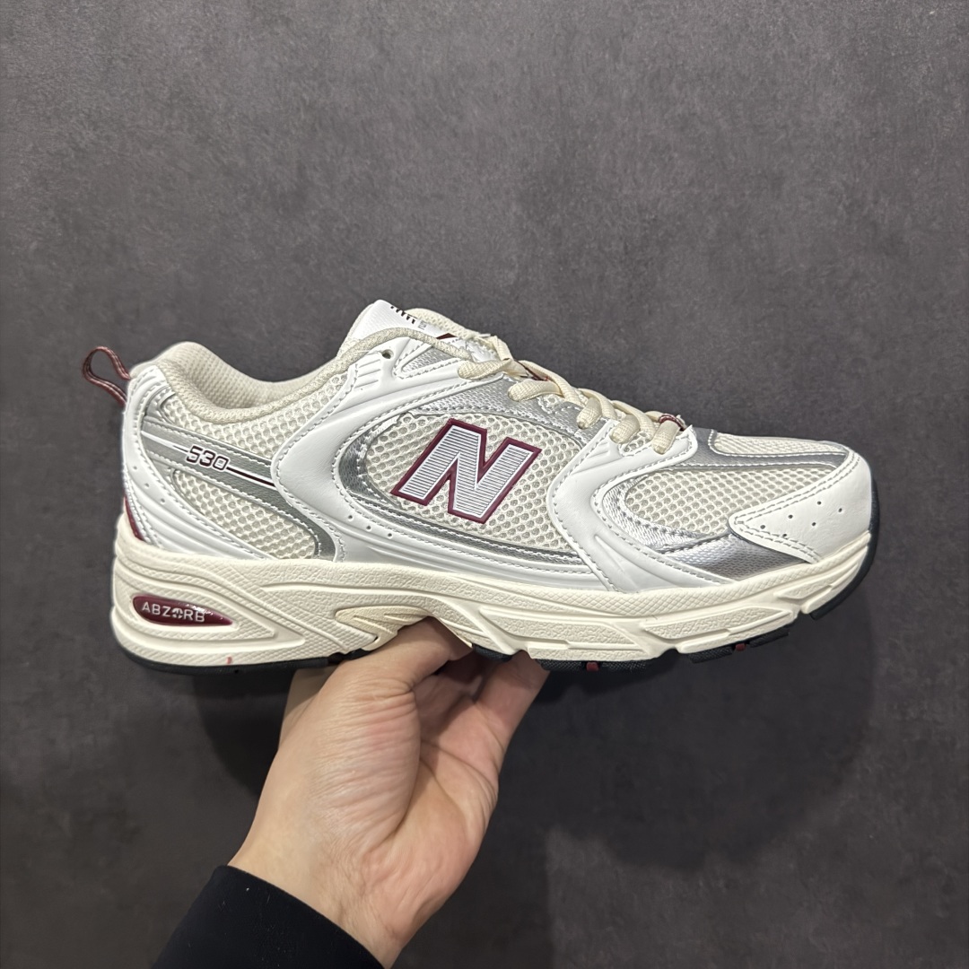 【纯原性价比】New Balance 530 NB530 男女休闲慢跑鞋 MR530SZ 大厂出品 所有配色都是原鞋开发 超正版型 超高清洁度和品质 价格更具性价比 实体代购专用订单 配套商长期套现长期补货 全新货品 正常出厂触屏不到的单价 超级跑量款 全套原楦原纸板原厂数据开发 进口三明治网面 原装进口翻毛皮料正确绒感卡色 正确中底拉帮中底网布细节 采用轻质牛剖革拼接透气网眼衬垫织物鞋面材质 T-Beam大底提供足步弓支撑 保持步态稳定 后跟搭载外露缓震胶 鞋身整体以各种深浅不一的灰色覆盖 鞋头以淡蓝色调装饰 网眼衬垫通过不规律的色块实现做旧的美感 泛黄的鞋底更是进一步增添了复古气息 尺码:36 37 37.5 38 38.5 39.5 40 40.5 41.5 42 42.5 43 44 44.5 45-选品中心