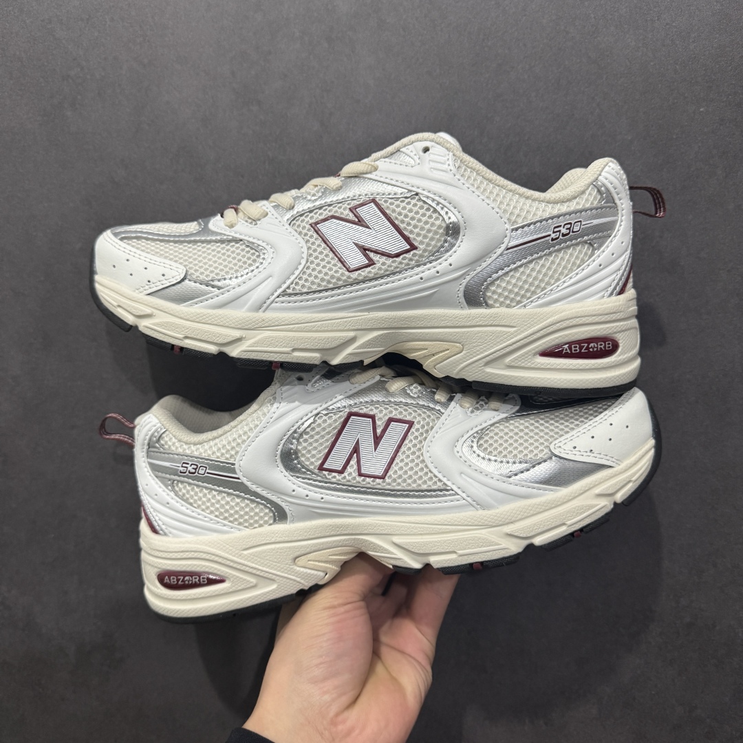 图片[7]-【纯原性价比】New Balance 530 NB530 男女休闲慢跑鞋 MR530FW1 大厂出品 所有配色都是原鞋开发 超正版型 超高清洁度和品质 价格更具性价比 实体代购专用订单 配套商长期套现长期补货 全新货品 正常出厂触屏不到的单价 超级跑量款 全套原楦原纸板原厂数据开发 进口三明治网面 原装进口翻毛皮料正确绒感卡色 正确中底拉帮中底网布细节 采用轻质牛剖革拼接透气网眼衬垫织物鞋面材质 T-Beam大底提供足步弓支撑 保持步态稳定 后跟搭载外露缓震胶 鞋身整体以各种深浅不一的灰色覆盖 鞋头以淡蓝色调装饰 网眼衬垫通过不规律的色块实现做旧的美感 泛黄的鞋底更是进一步增添了复古气息 尺码：36 37 37.5 38 38.5 39.5 40 40.5 41.5 42 42.5 43 44 44.5 45-选品中心
