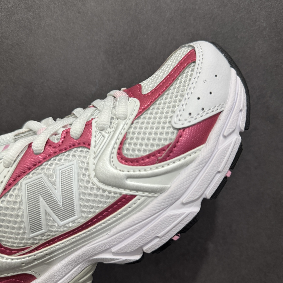 图片[5]-【纯原性价比】New Balance 530 NB530 男女休闲慢跑鞋 PZ530PK 大厂出品 所有配色都是原鞋开发 超正版型 超高清洁度和品质 价格更具性价比 实体代购专用订单 配套商长期套现长期补货 全新货品 正常出厂触屏不到的单价 超级跑量款 全套原楦原纸板原厂数据开发 进口三明治网面 原装进口翻毛皮料正确绒感卡色 正确中底拉帮中底网布细节 采用轻质牛剖革拼接透气网眼衬垫织物鞋面材质 T-Beam大底提供足步弓支撑 保持步态稳定 后跟搭载外露缓震胶 鞋身整体以各种深浅不一的灰色覆盖 鞋头以淡蓝色调装饰 网眼衬垫通过不规律的色块实现做旧的美感 泛黄的鞋底更是进一步增添了复古气息 尺码：36 37 37.5 38 38.5 39.5 40 40.5 41.5 42 42.5 43 44 44.5 45-选品中心