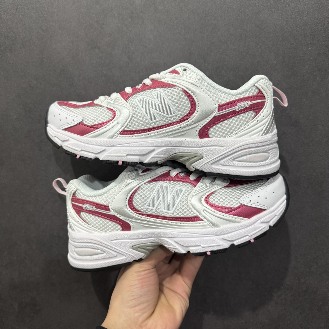 图片[6]-【纯原性价比】New Balance 530 NB530 男女休闲慢跑鞋 MR530FW1 大厂出品 所有配色都是原鞋开发 超正版型 超高清洁度和品质 价格更具性价比 实体代购专用订单 配套商长期套现长期补货 全新货品 正常出厂触屏不到的单价 超级跑量款 全套原楦原纸板原厂数据开发 进口三明治网面 原装进口翻毛皮料正确绒感卡色 正确中底拉帮中底网布细节 采用轻质牛剖革拼接透气网眼衬垫织物鞋面材质 T-Beam大底提供足步弓支撑 保持步态稳定 后跟搭载外露缓震胶 鞋身整体以各种深浅不一的灰色覆盖 鞋头以淡蓝色调装饰 网眼衬垫通过不规律的色块实现做旧的美感 泛黄的鞋底更是进一步增添了复古气息 尺码：36 37 37.5 38 38.5 39.5 40 40.5 41.5 42 42.5 43 44 44.5 45-选品中心